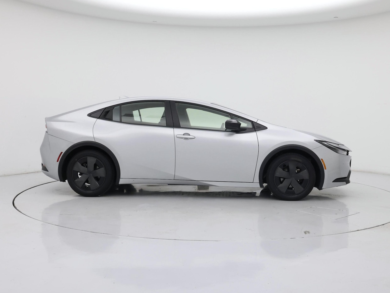 2025 Toyota Prius LE - Photo 8