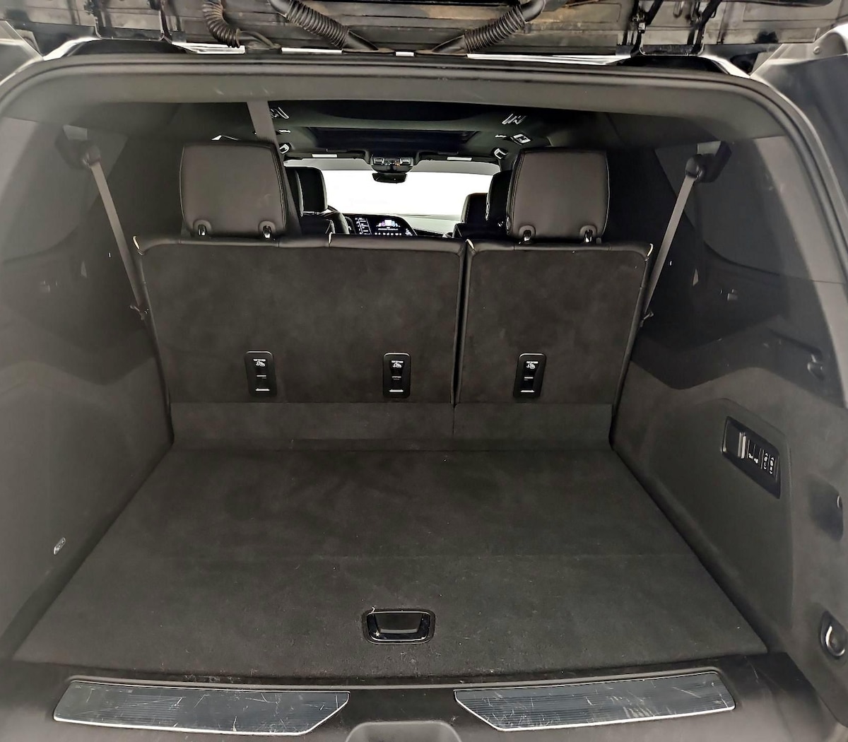 Trunk/Cargo (Seats Up)