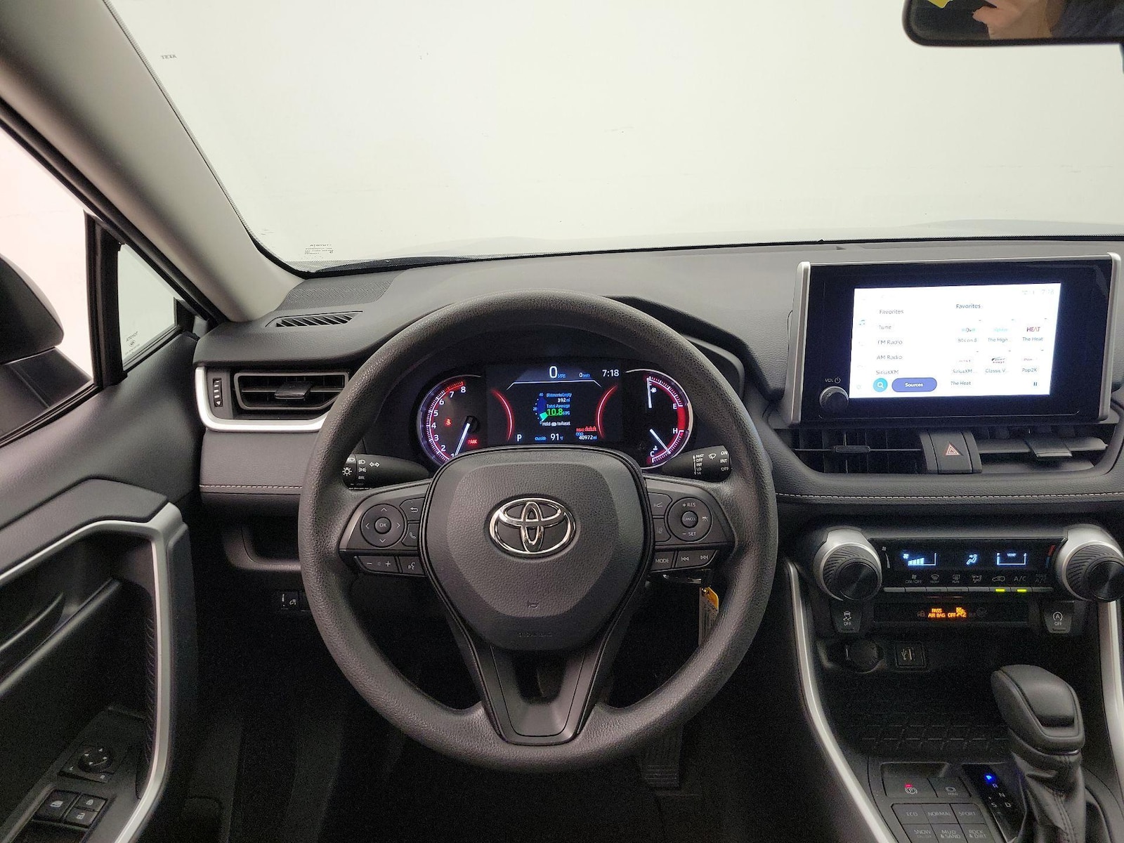 2025 Toyota RAV4 LE - Photo 11