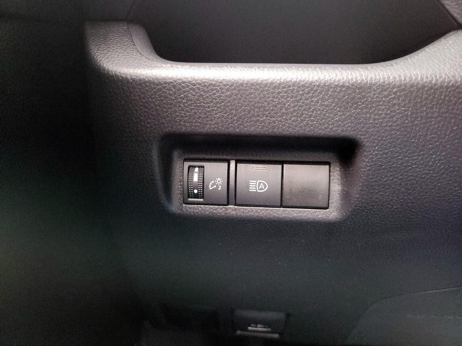 2025 Toyota RAV4 LE - Photo 14