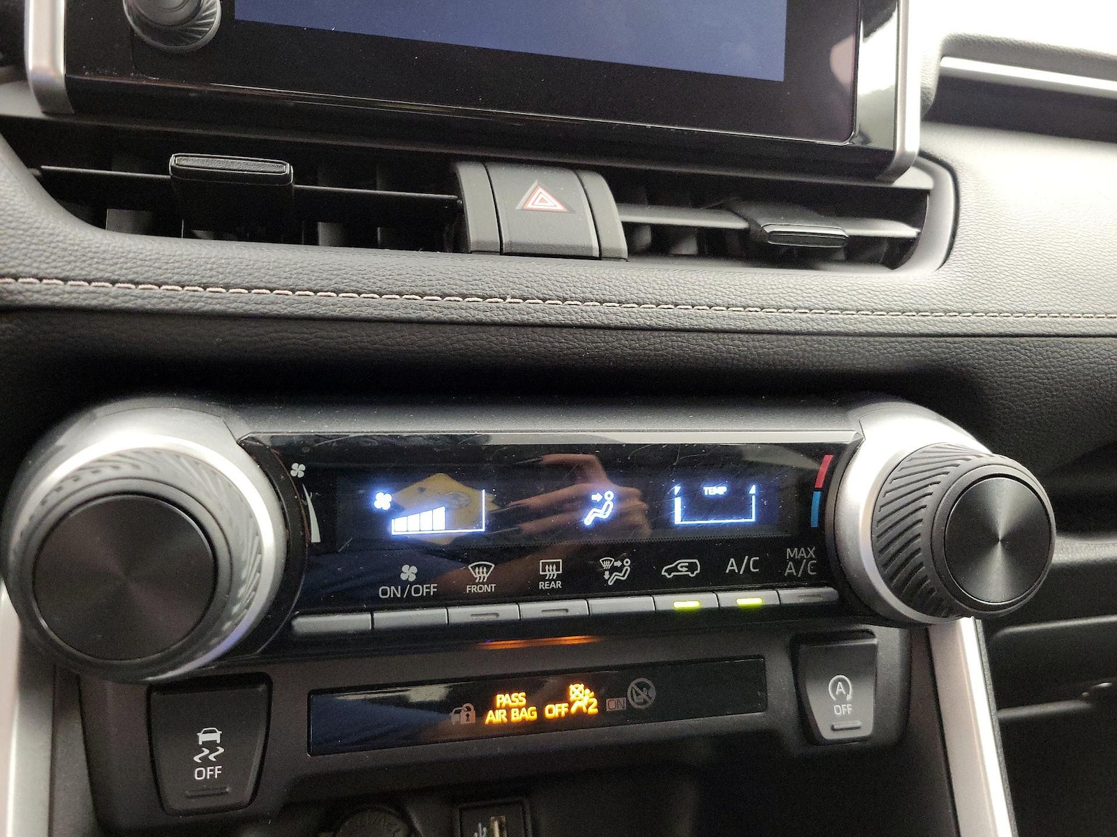 2025 Toyota RAV4 LE - Photo 17