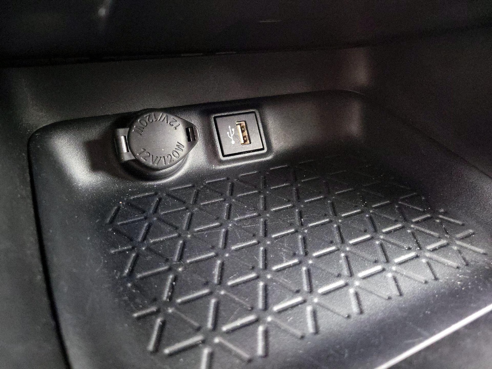2025 Toyota RAV4 LE - Photo 19