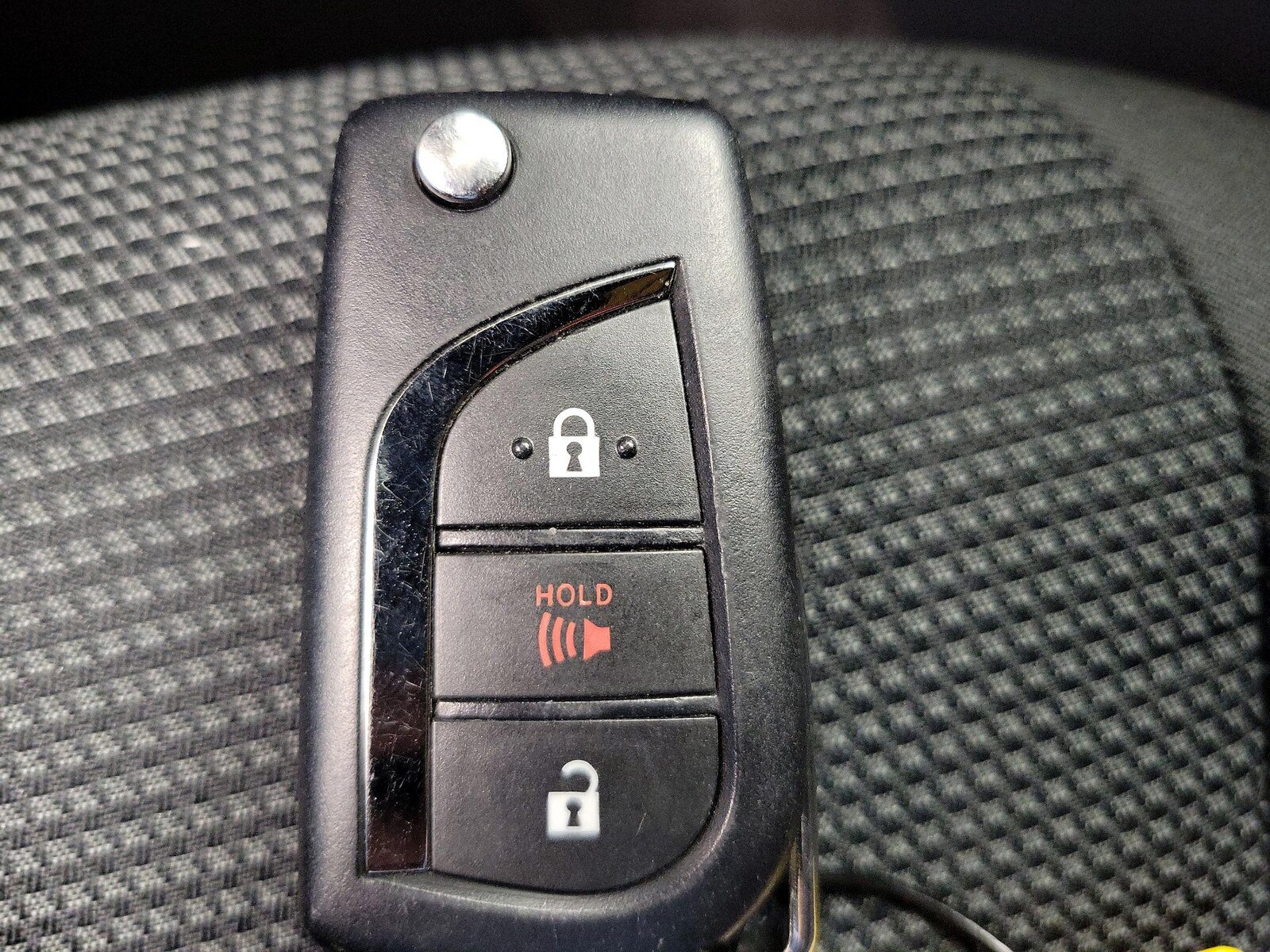 2025 Toyota RAV4 LE - Photo 23