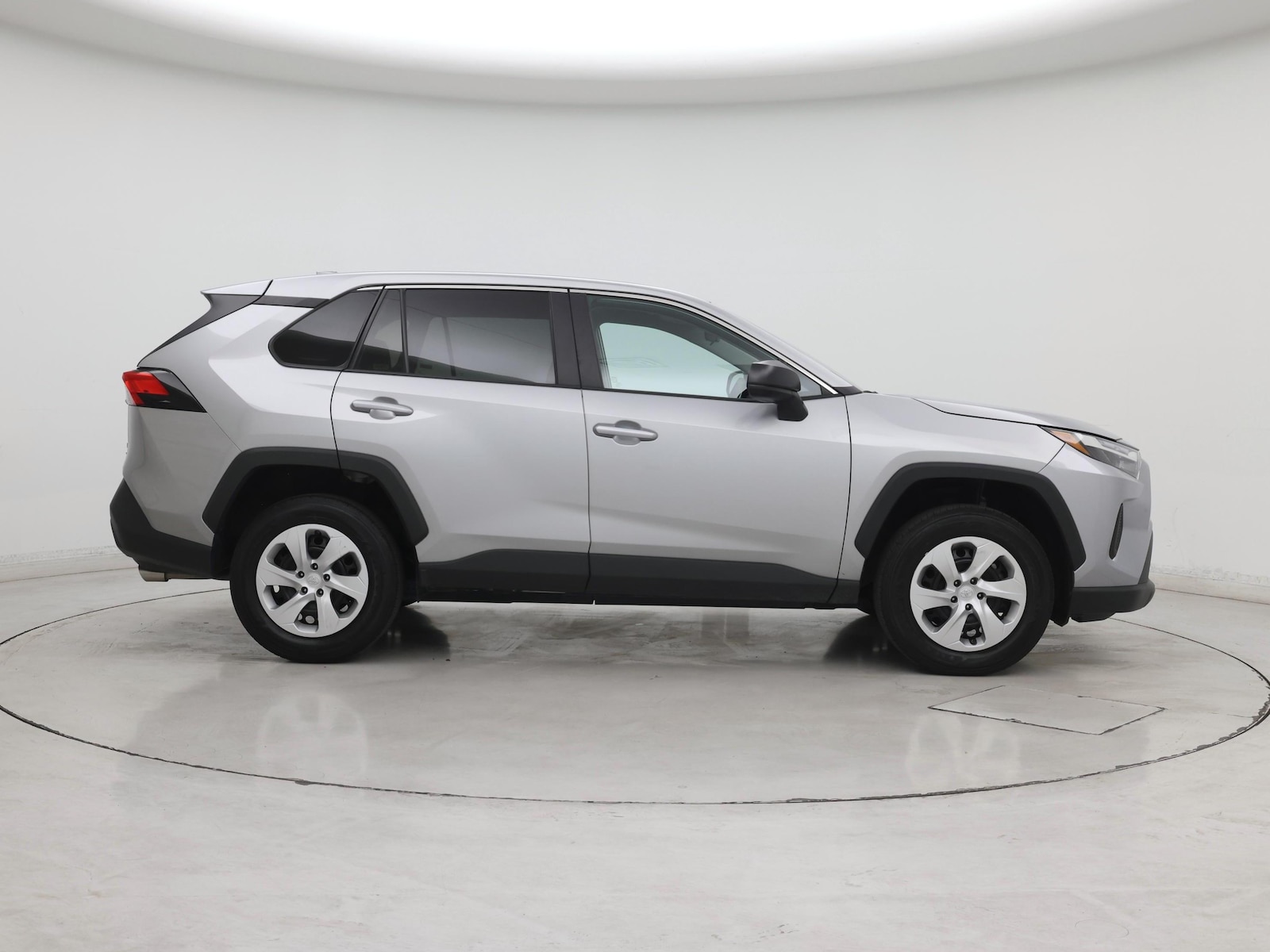 2025 Toyota RAV4 LE - Photo 8