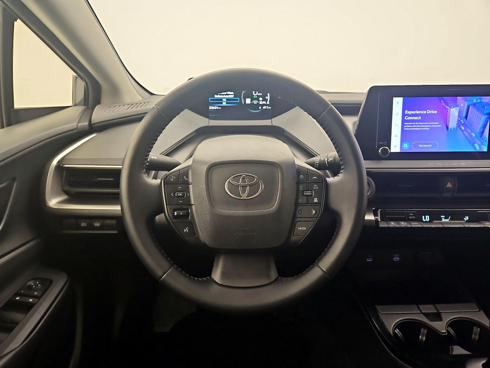 2025 Toyota Prius LE - Photo 11