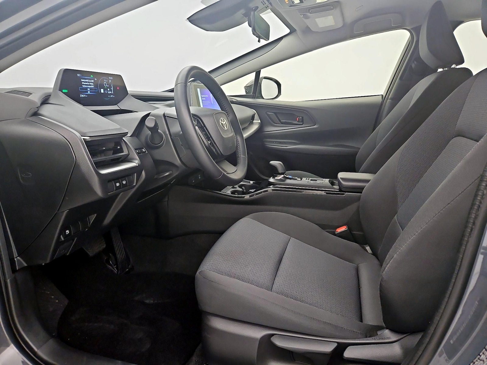 2025 Toyota Prius LE - Photo 12