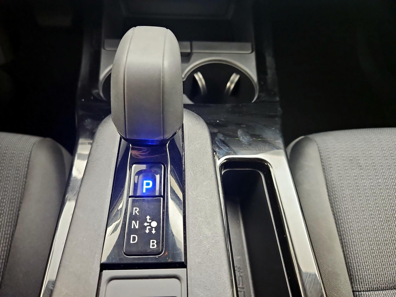 2025 Toyota Prius LE - Photo 19