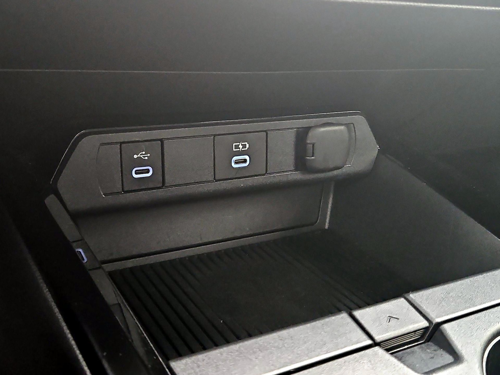 2025 Toyota Prius LE - Photo 20
