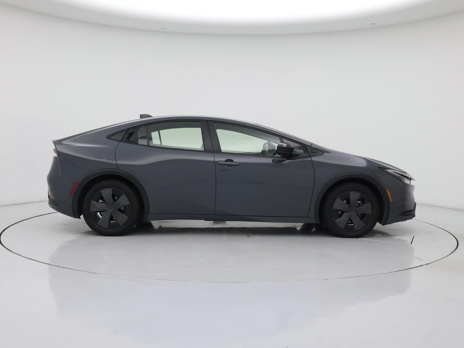 2025 Toyota Prius LE - Photo 8