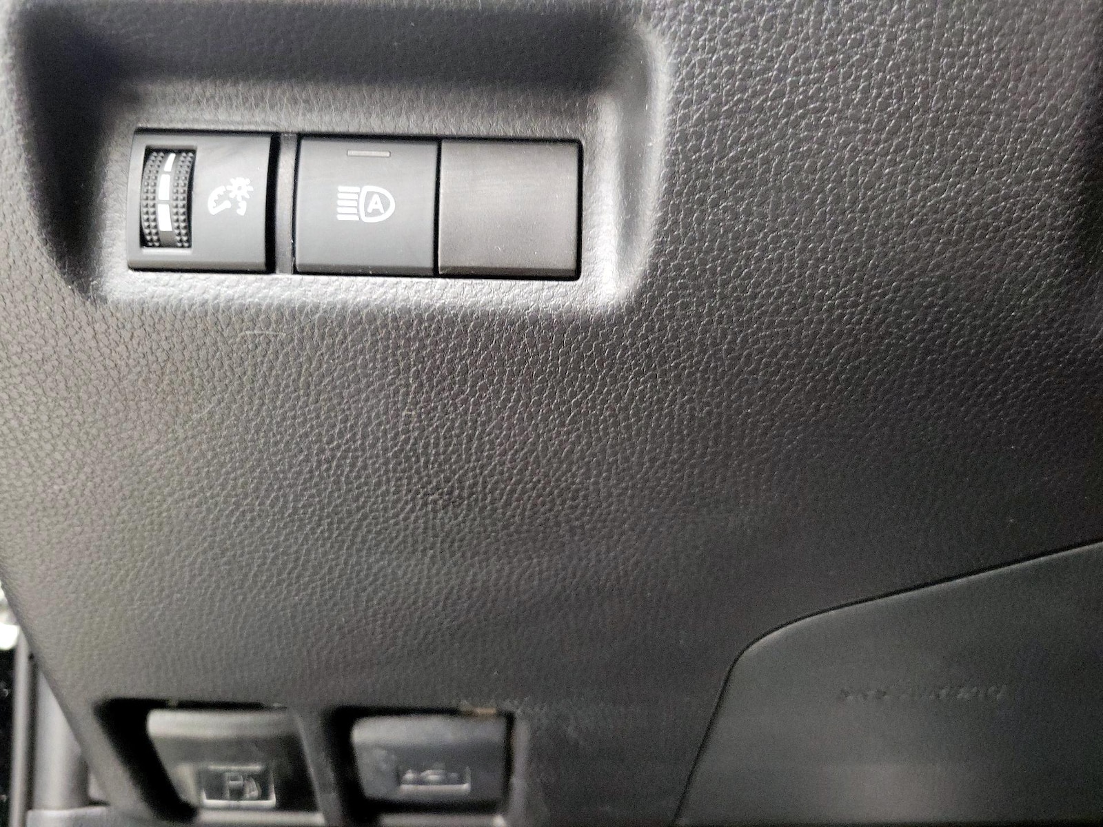 2025 Toyota RAV4 LE - Photo 14
