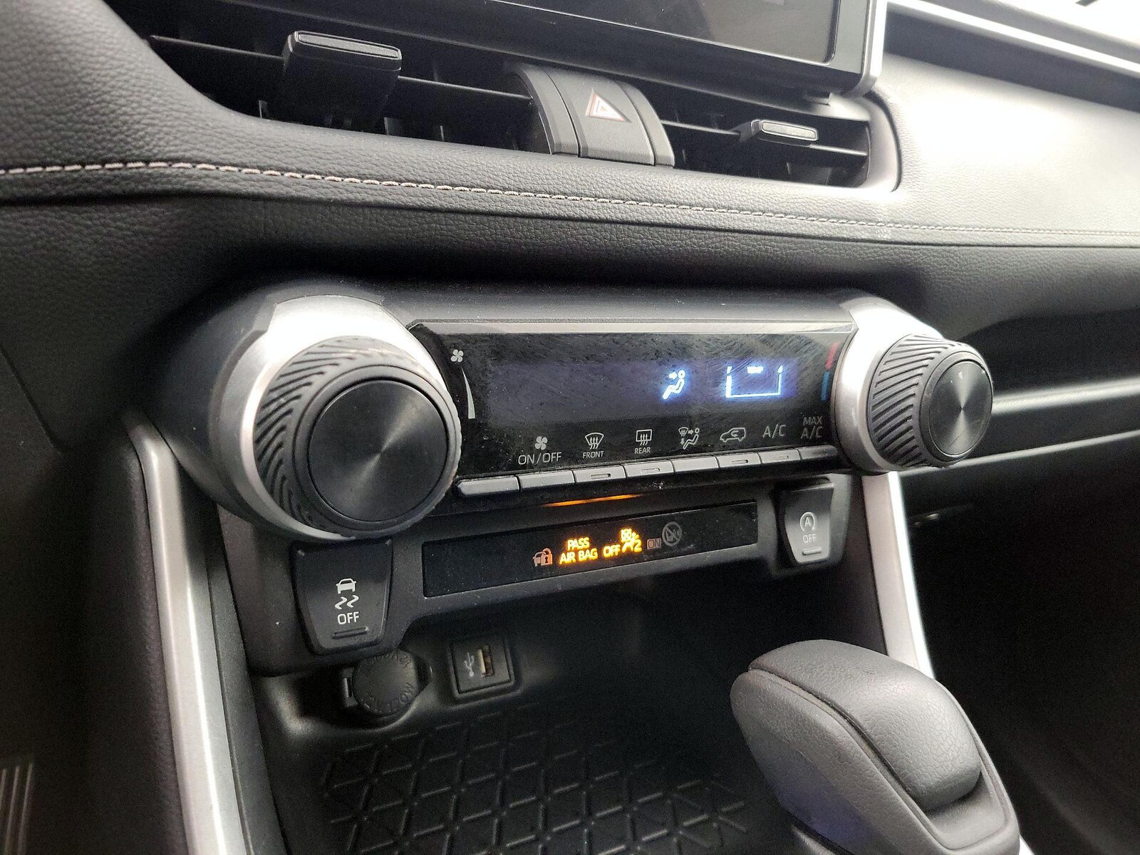 2025 Toyota RAV4 LE - Photo 17