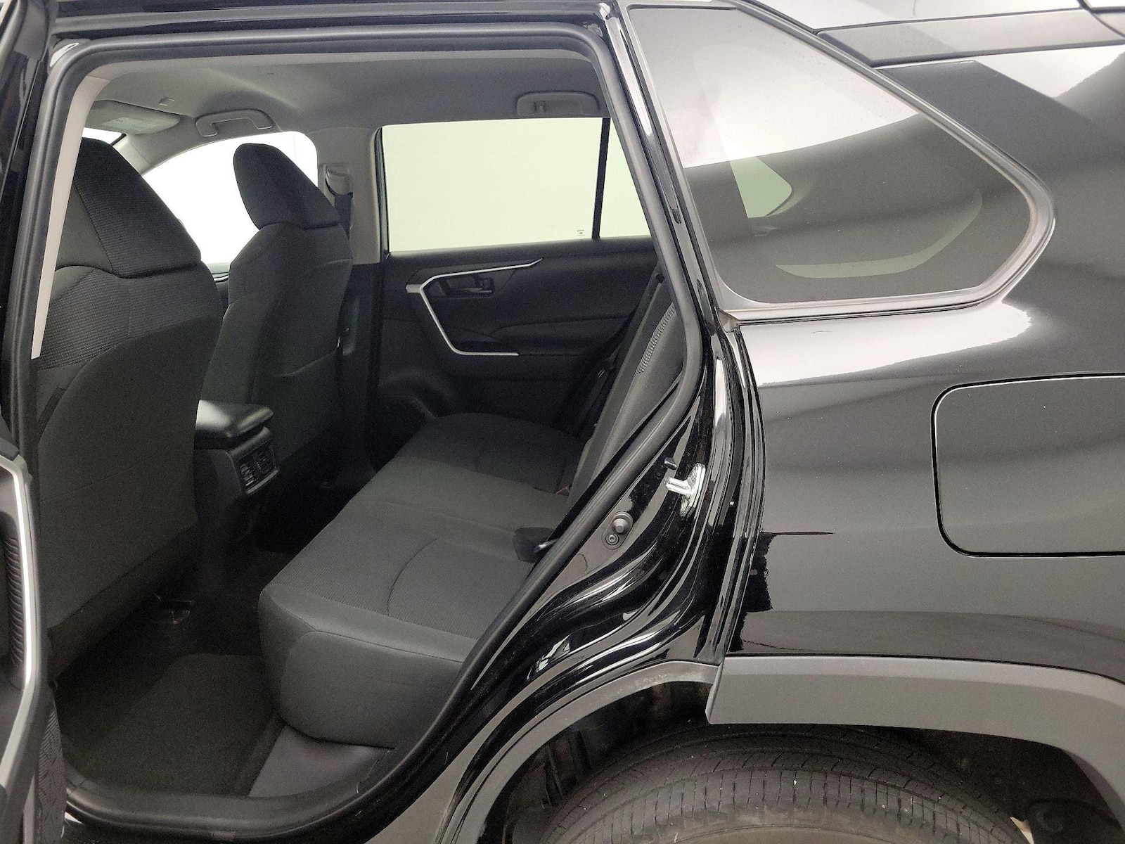 2025 Toyota RAV4 LE - Photo 20