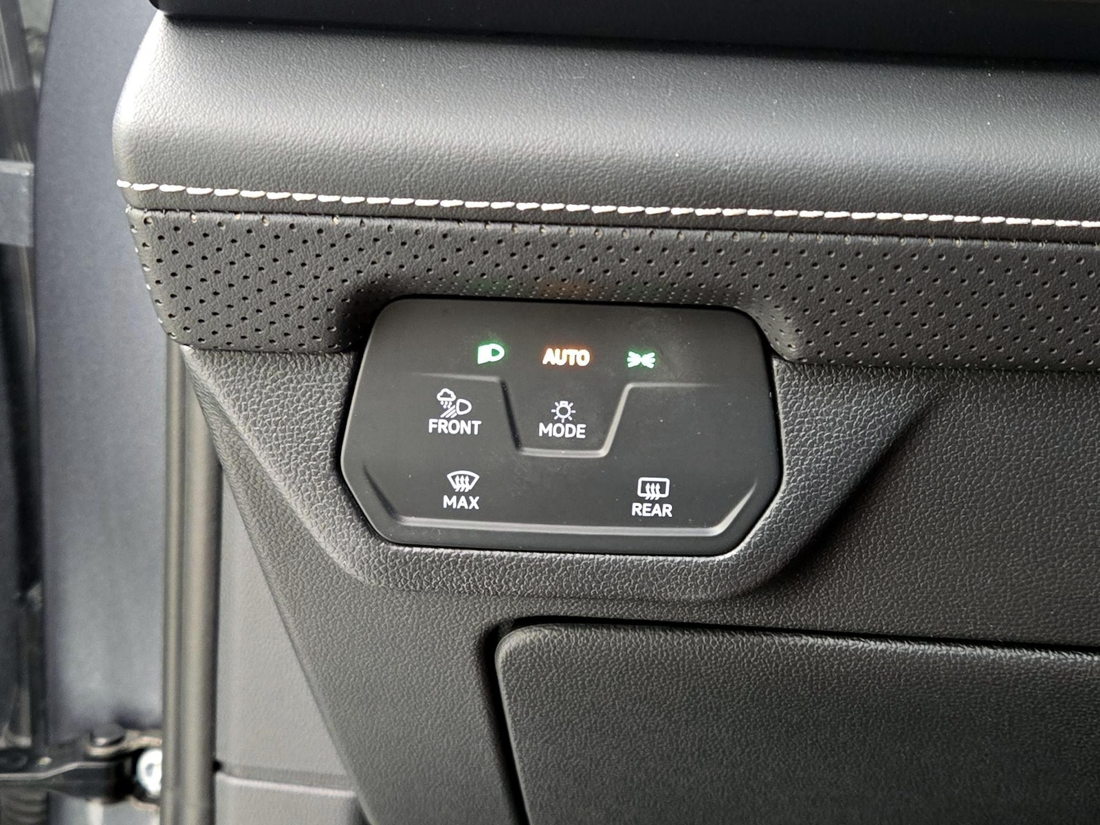 2025 Volkswagen Atlas Cross Sport SE w/Tech, photo 14