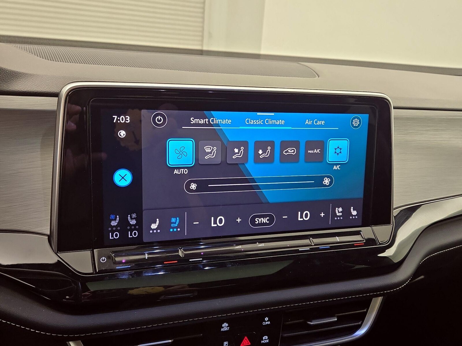 2025 Volkswagen Atlas Cross Sport SE w/Tech, photo 17