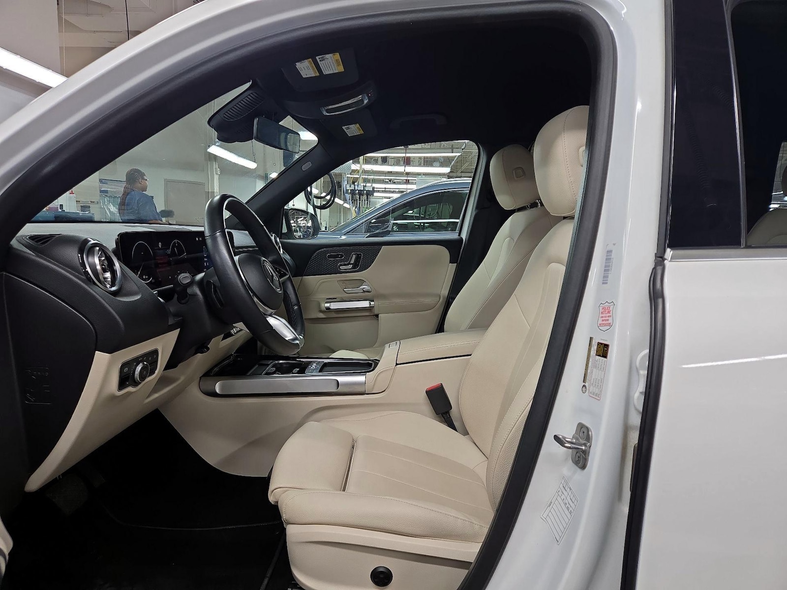 2025 Mercedes-Benz GLB250, photo 12