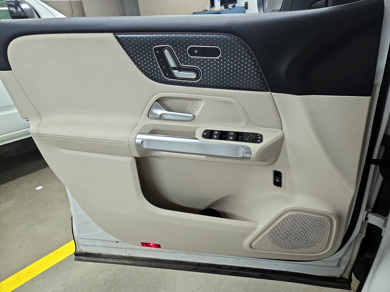 2025 Mercedes-Benz GLB250, photo 13