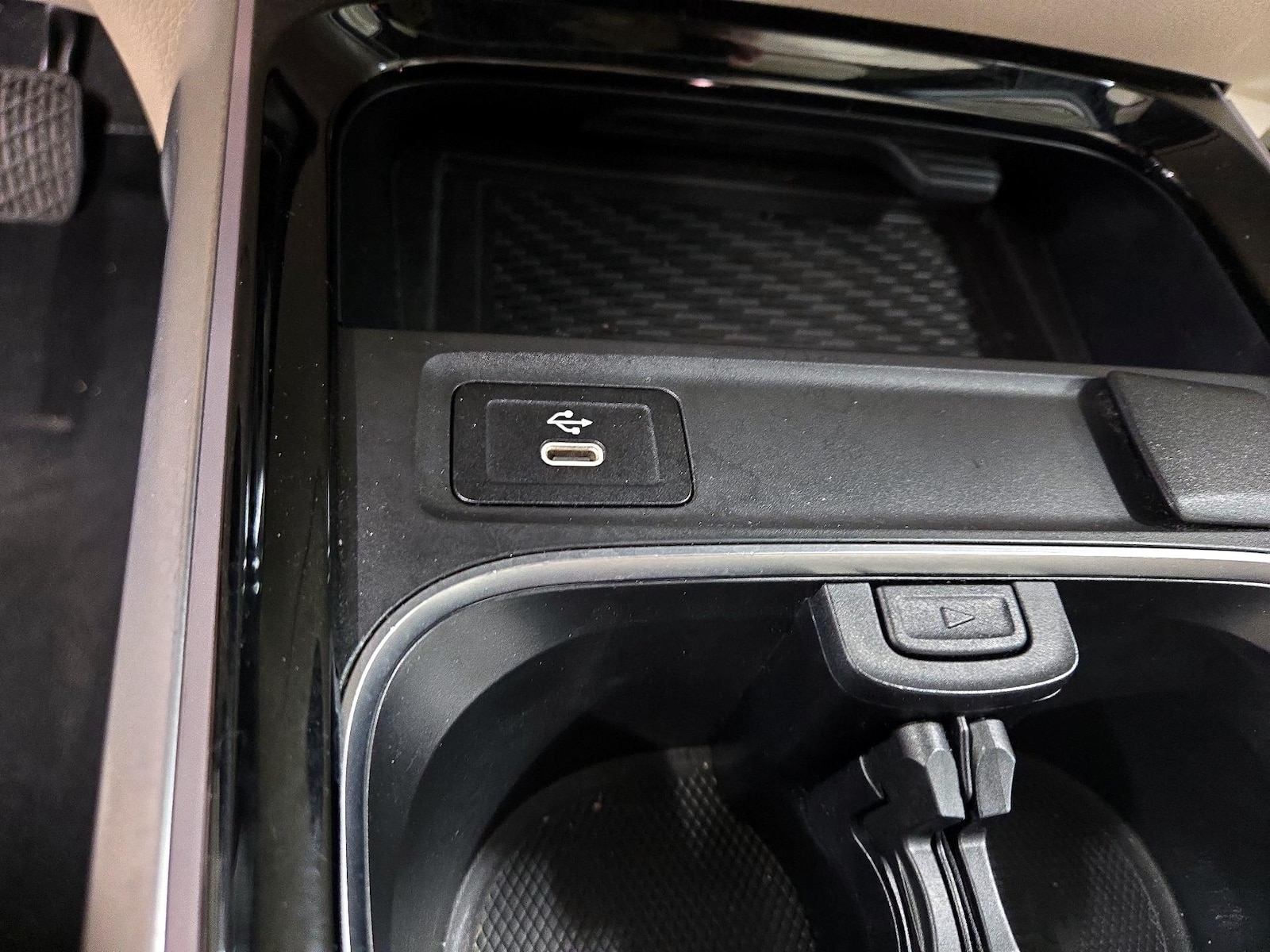2025 Mercedes-Benz GLB250, photo 18