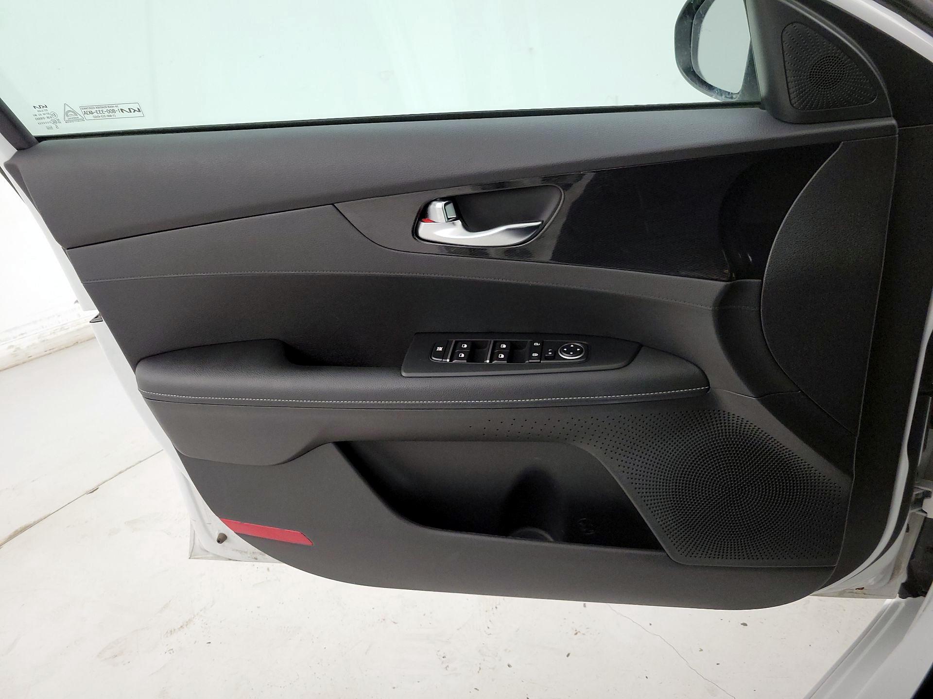 Thumbnail: 2023 Kia Forte - 12