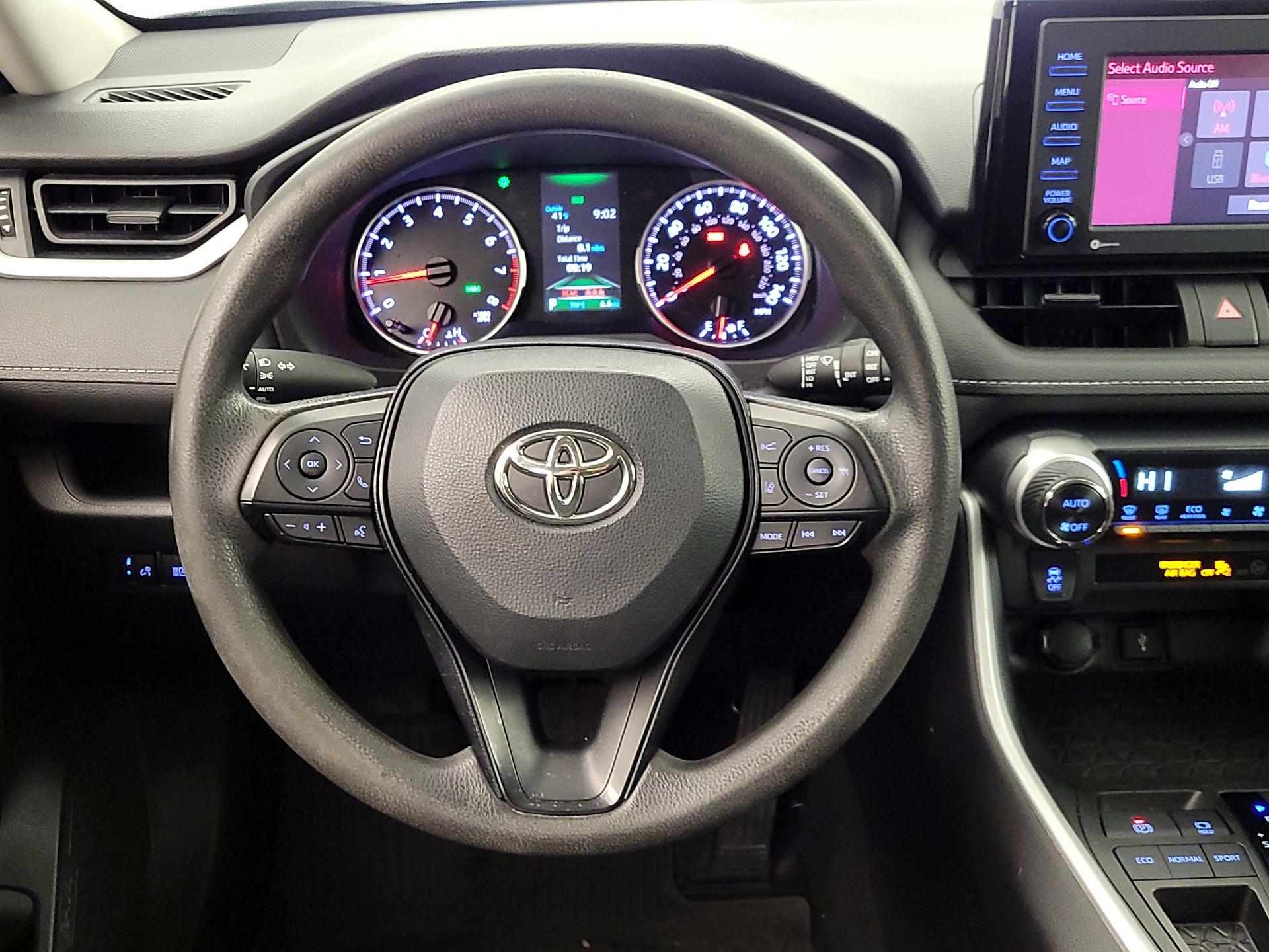 Thumbnail: 2022 Toyota RAV4 - 10