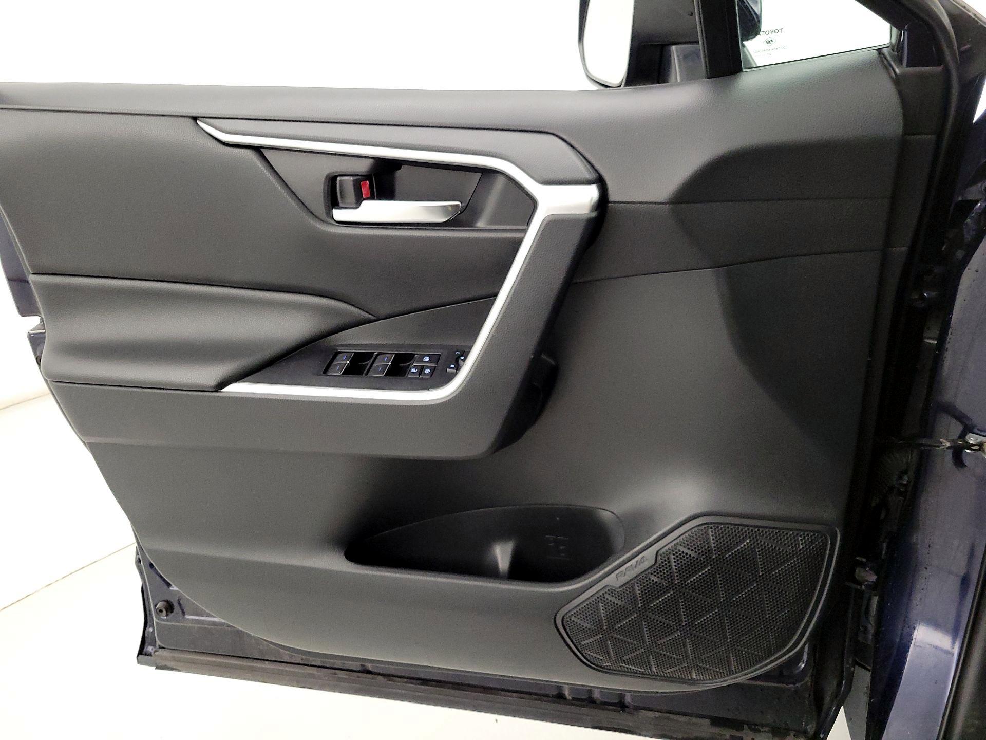 Thumbnail: 2022 Toyota RAV4 - 12