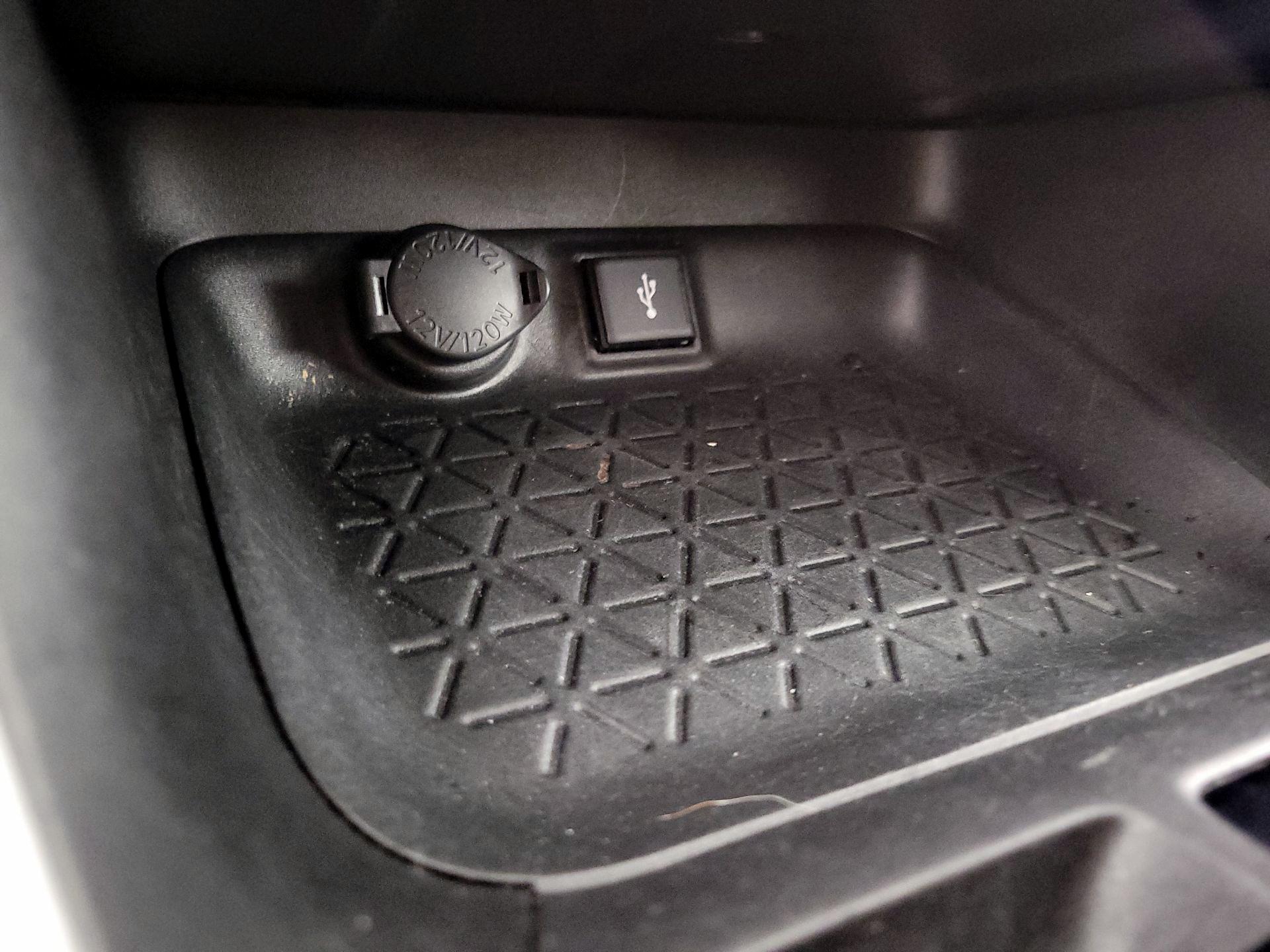 Thumbnail: 2022 Toyota RAV4 - 18