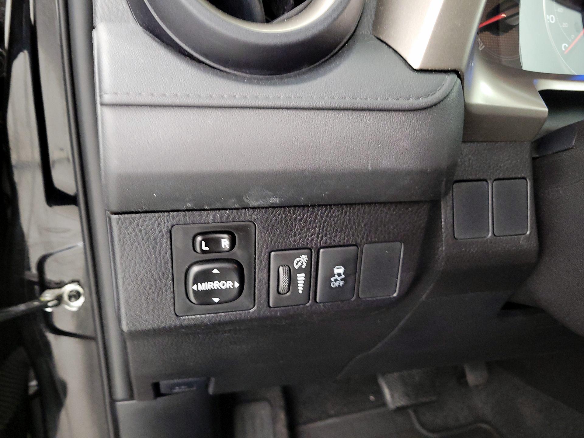 Thumbnail: 2015 Toyota RAV4 - 13