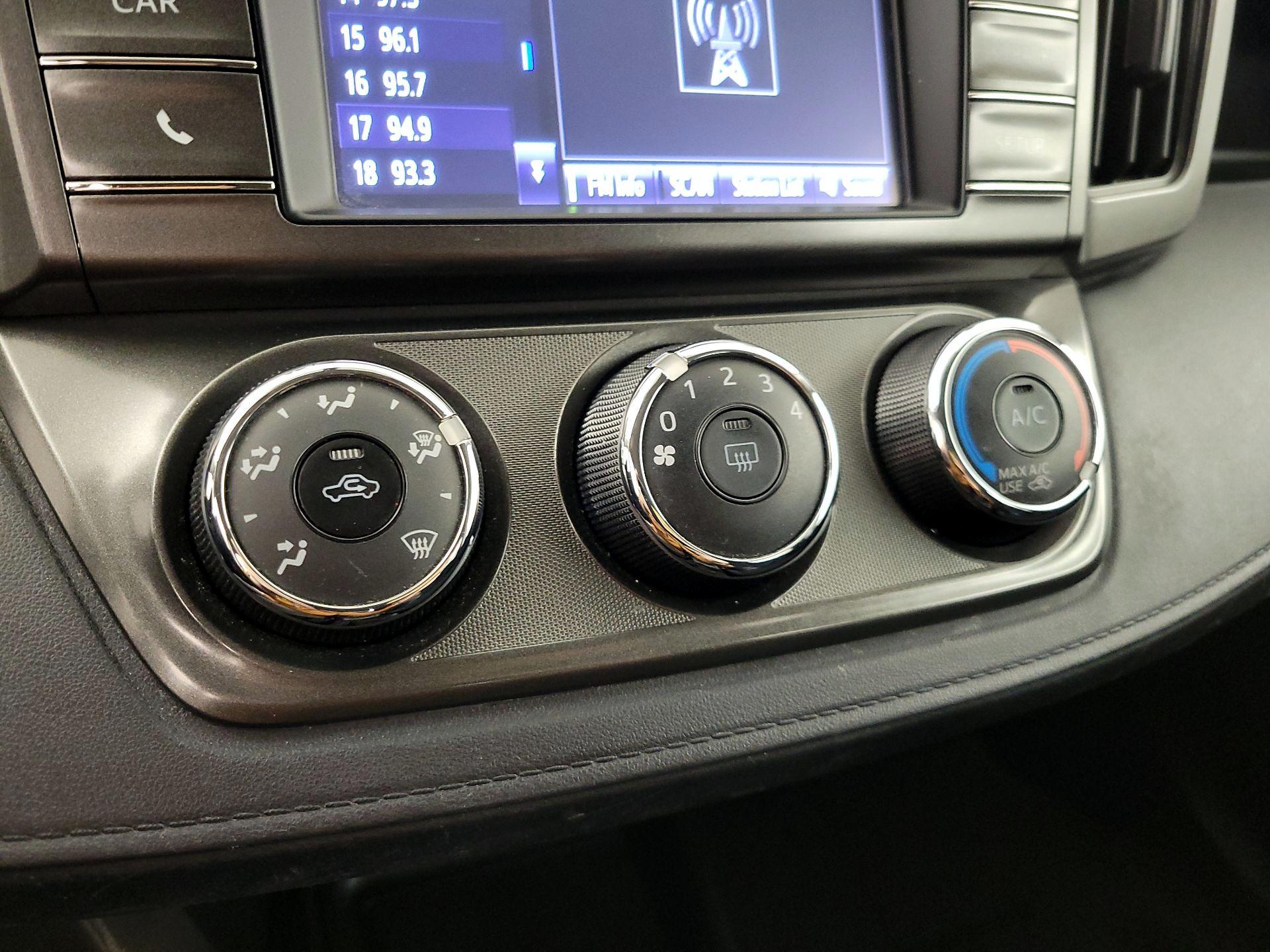 Thumbnail: 2015 Toyota RAV4 - 16