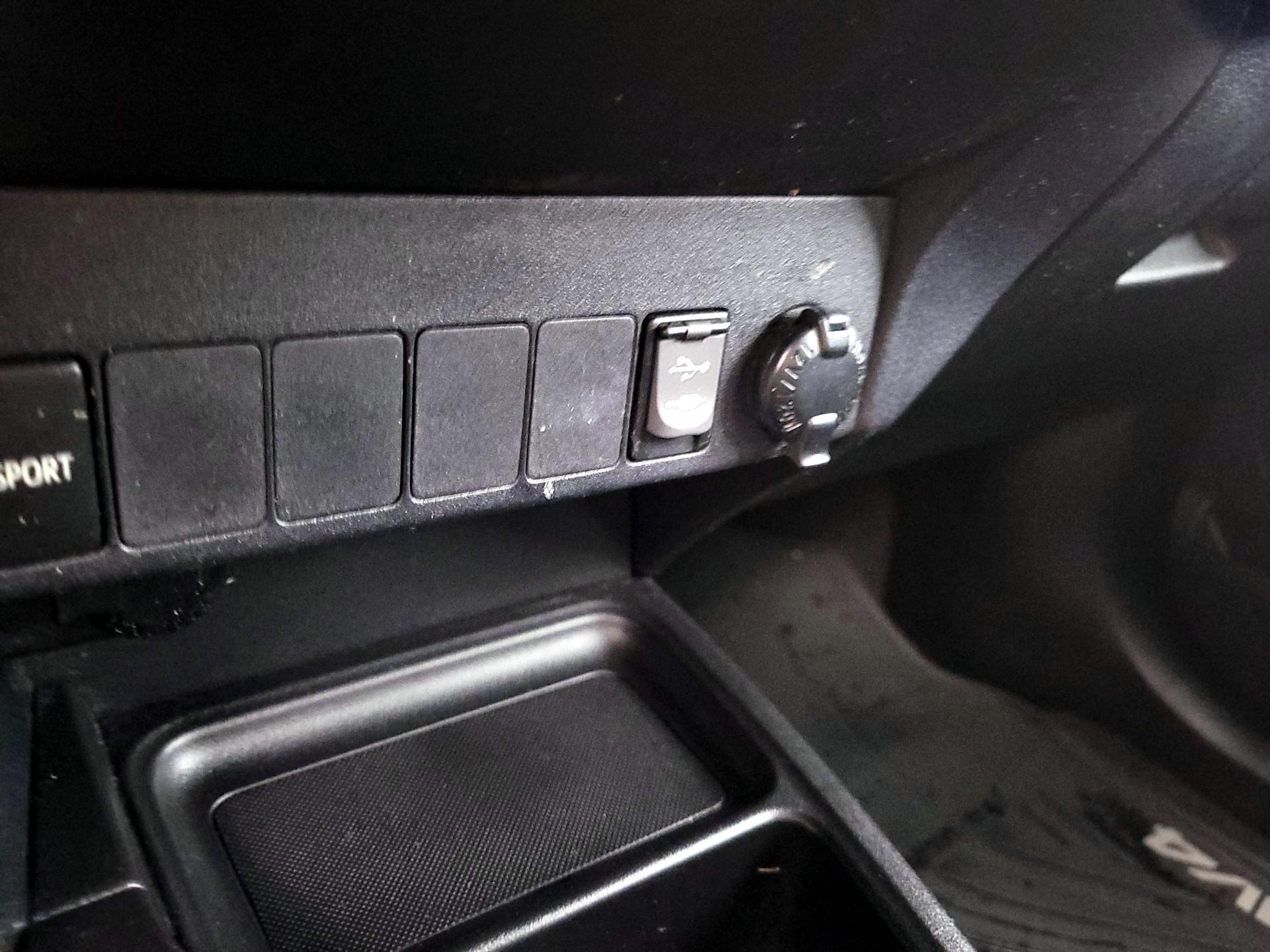 Thumbnail: 2015 Toyota RAV4 - 18