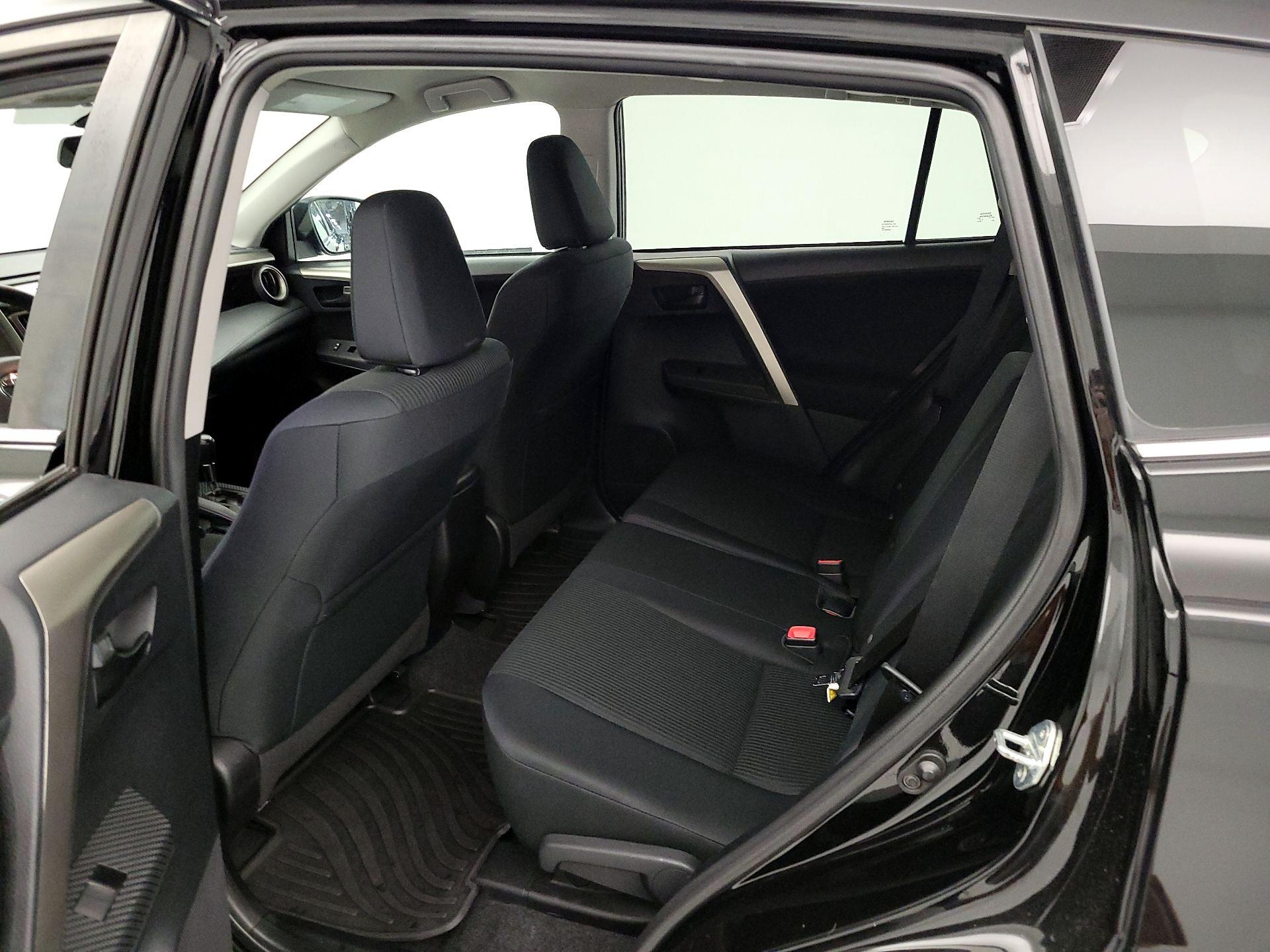 Thumbnail: 2015 Toyota RAV4 - 19