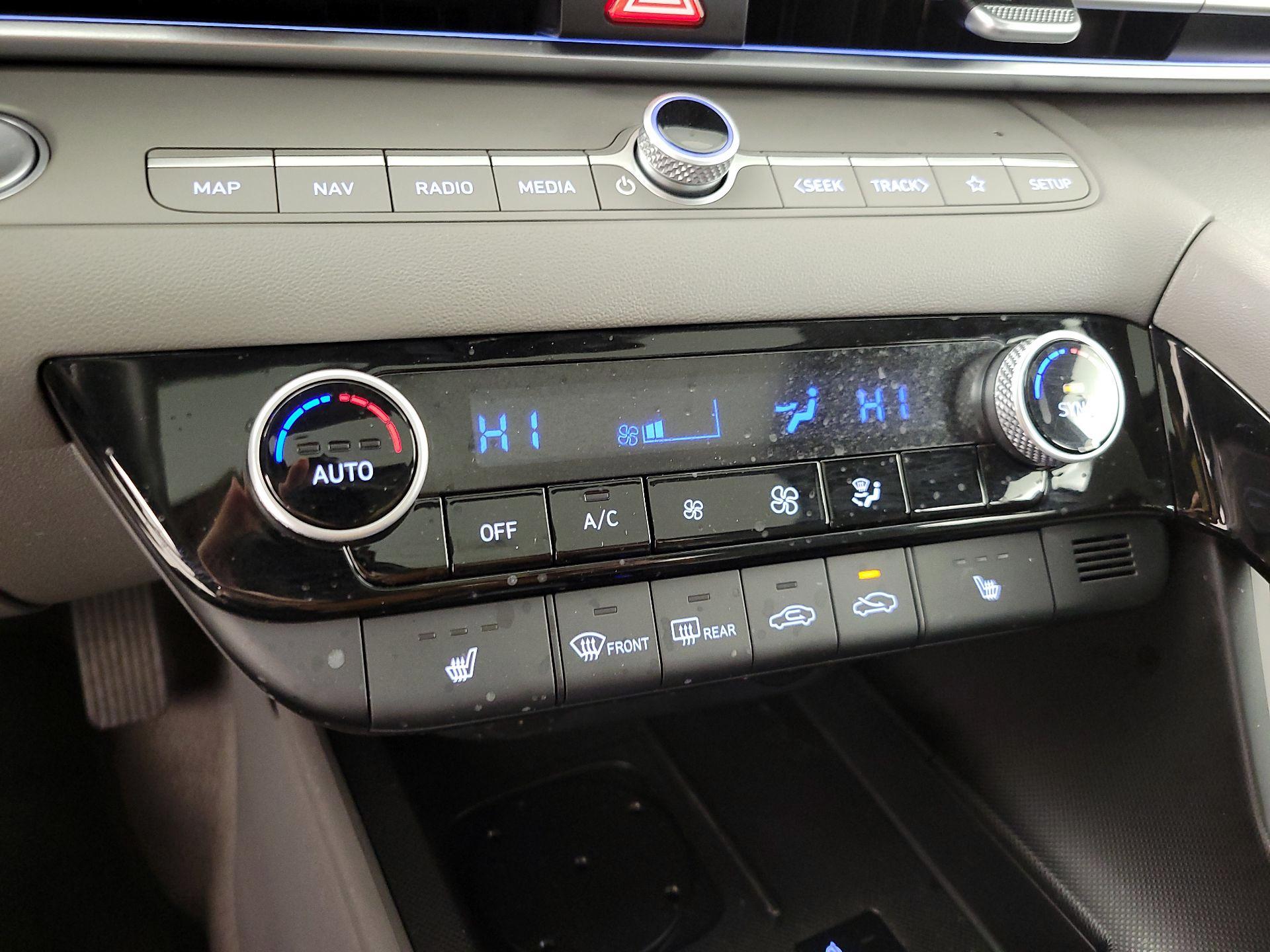 Thumbnail: 2024 Hyundai Elantra - 17