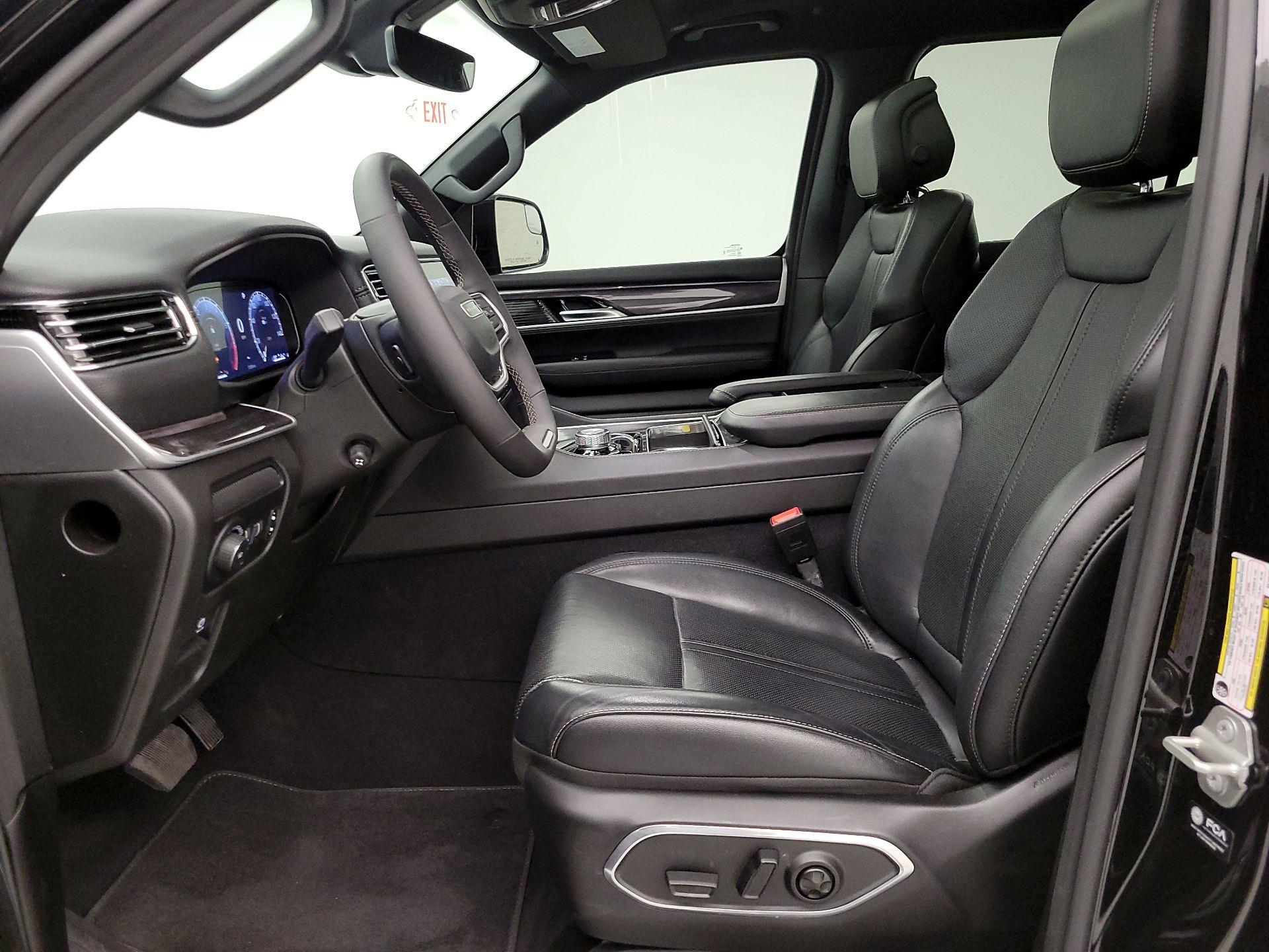 Thumbnail: 2024 Jeep Wagoneer - 11