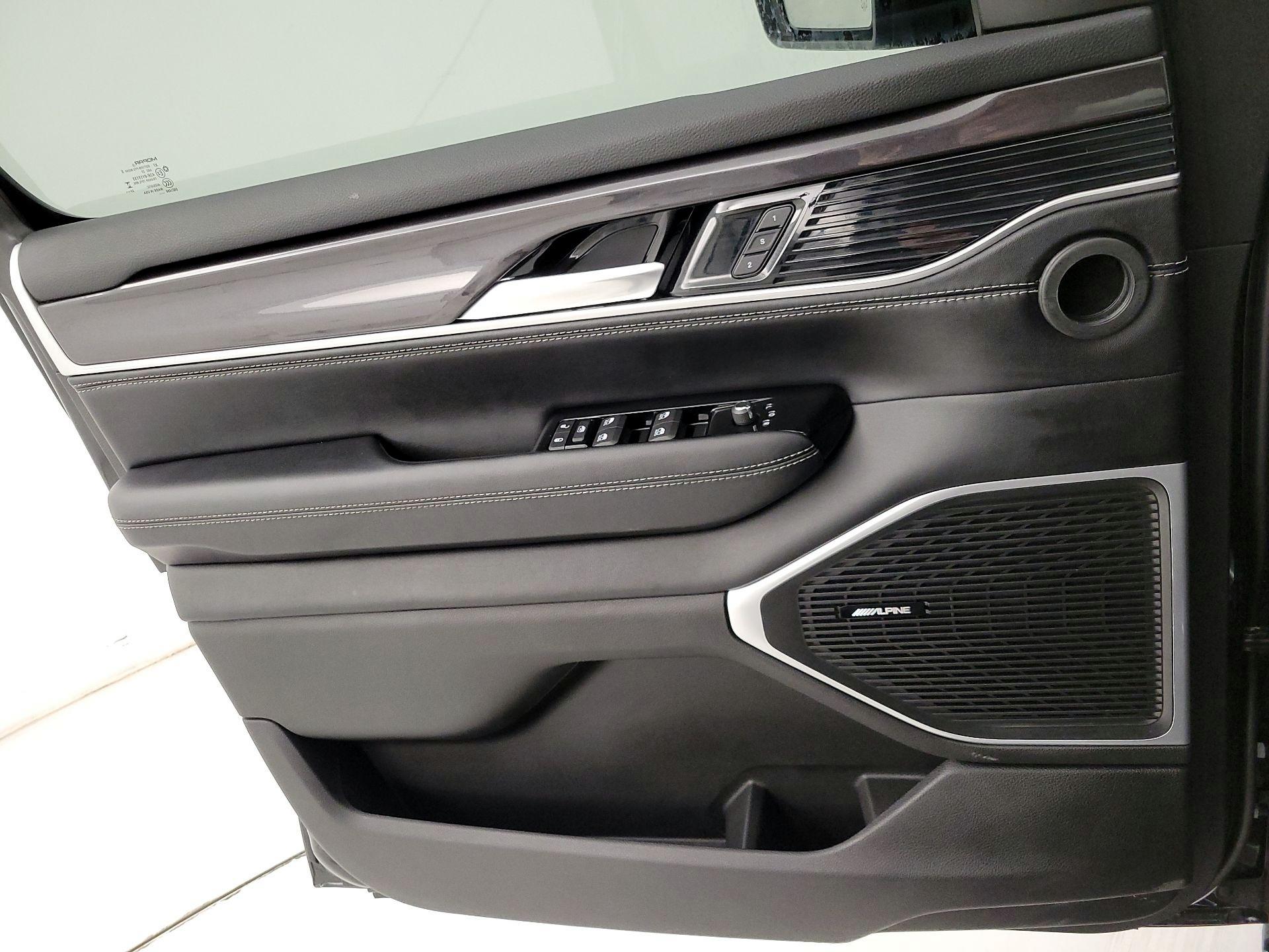 Thumbnail: 2024 Jeep Wagoneer - 12