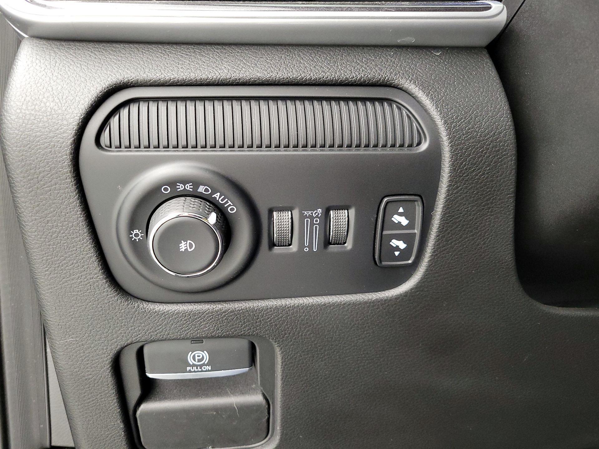 Thumbnail: 2024 Jeep Wagoneer - 13