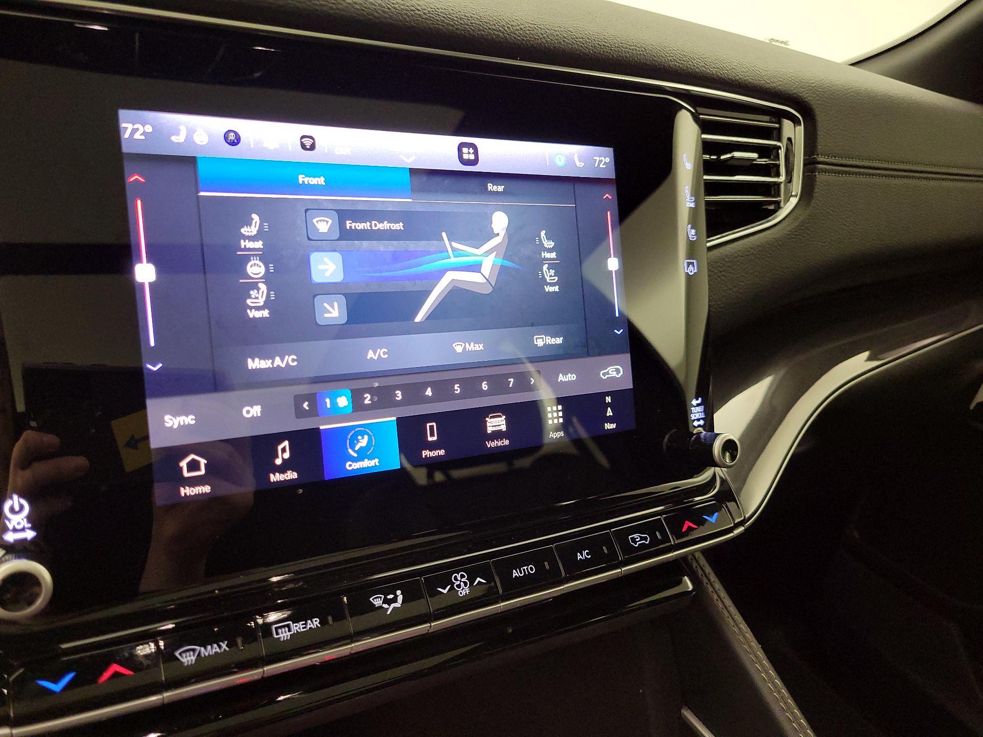 Thumbnail: 2024 Jeep Wagoneer - 17