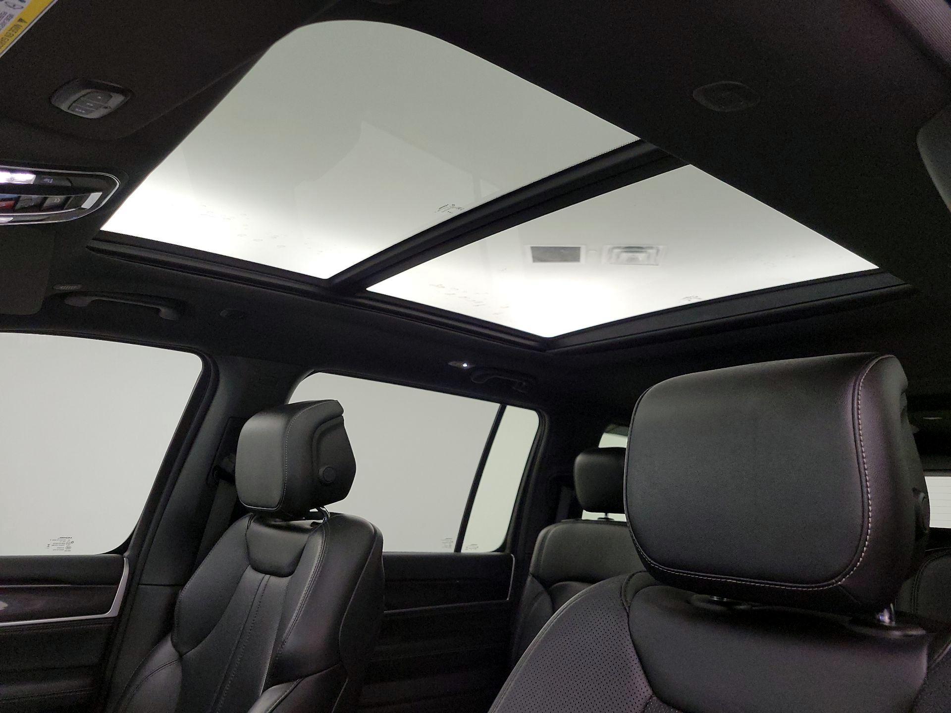 Thumbnail: 2024 Jeep Wagoneer - 20