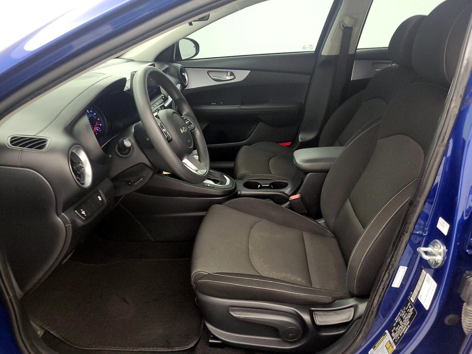 2024 Kia Forte LXS - Photo 12