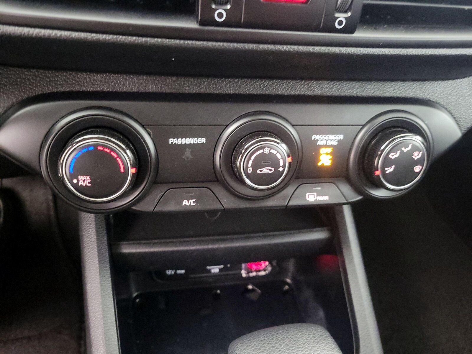 2024 Kia Forte LXS - Photo 17