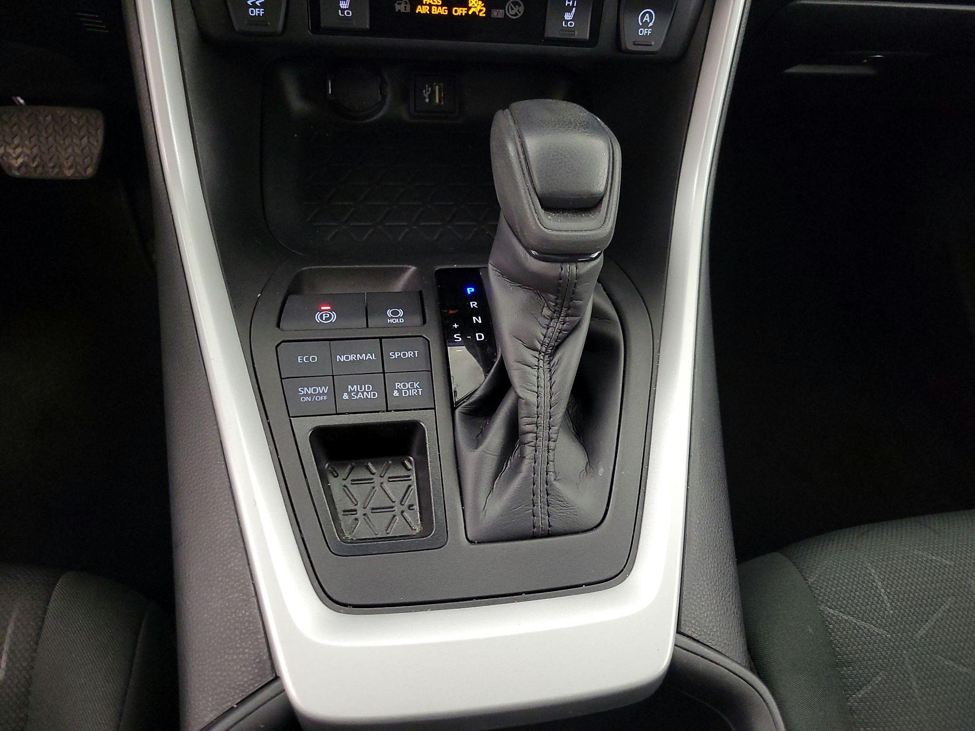 Thumbnail: 2023 Toyota RAV4 - 17