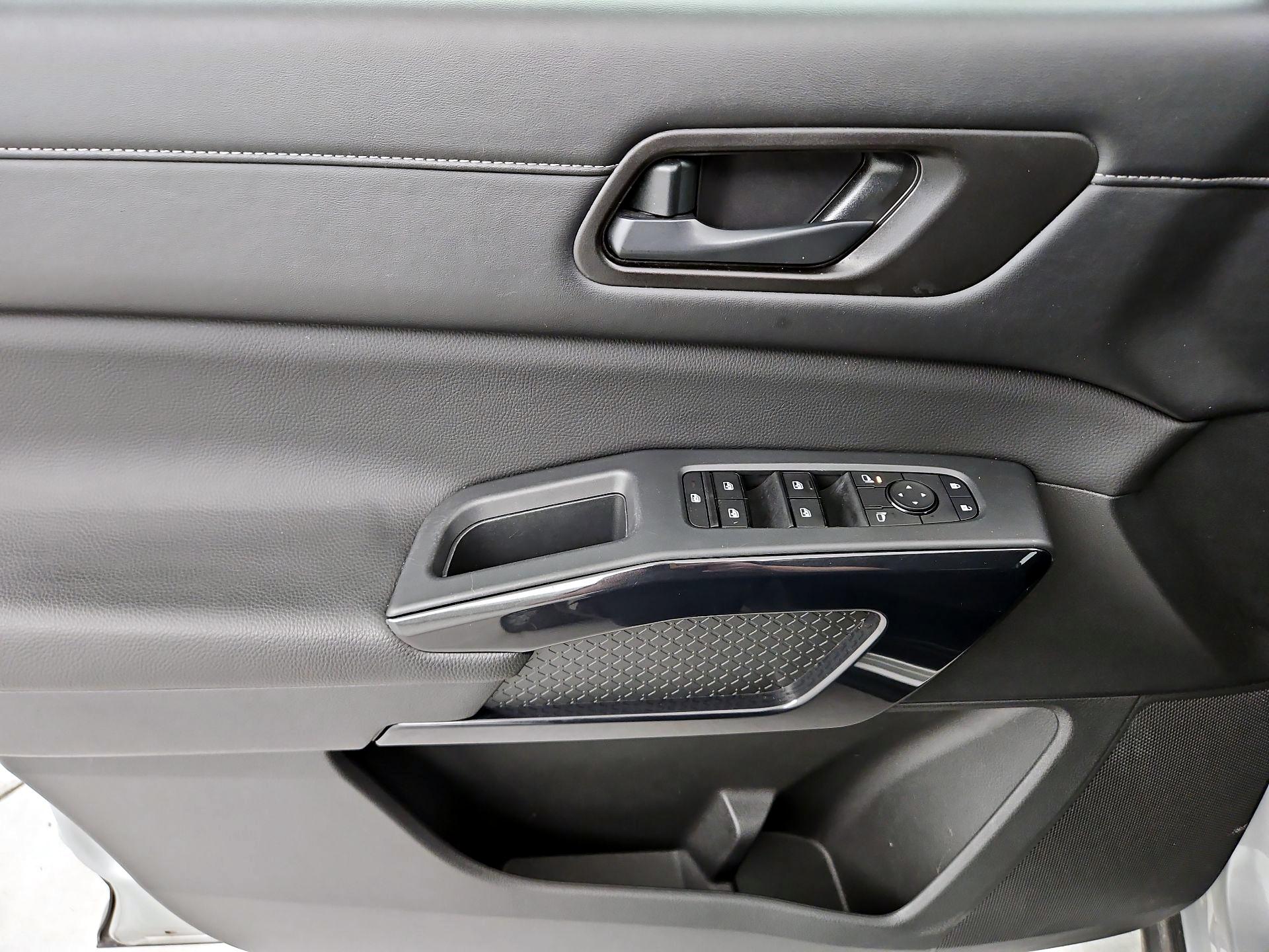 Thumbnail: 2025 Nissan Pathfinder - 12