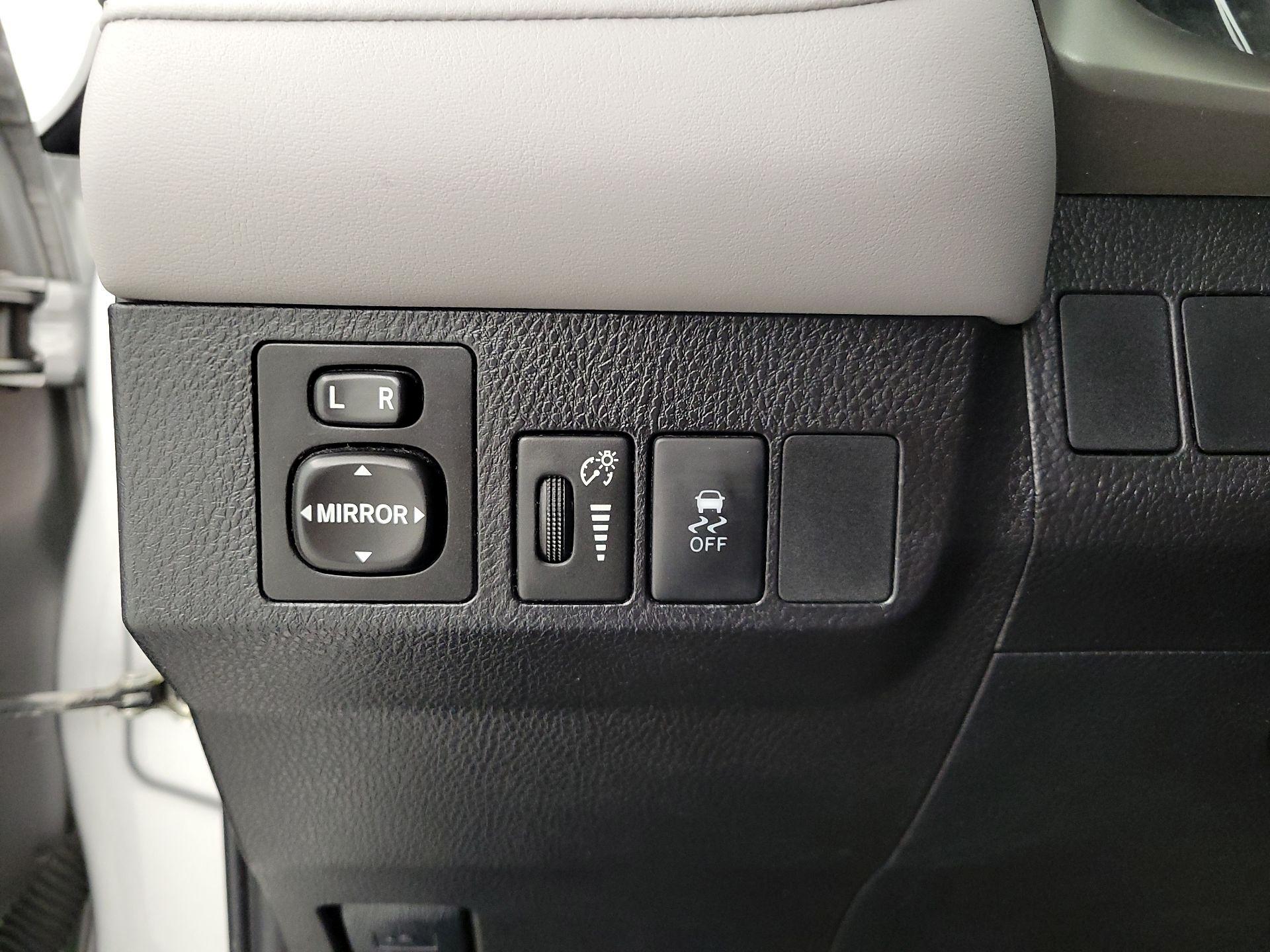 Thumbnail: 2015 Toyota RAV4 - 13