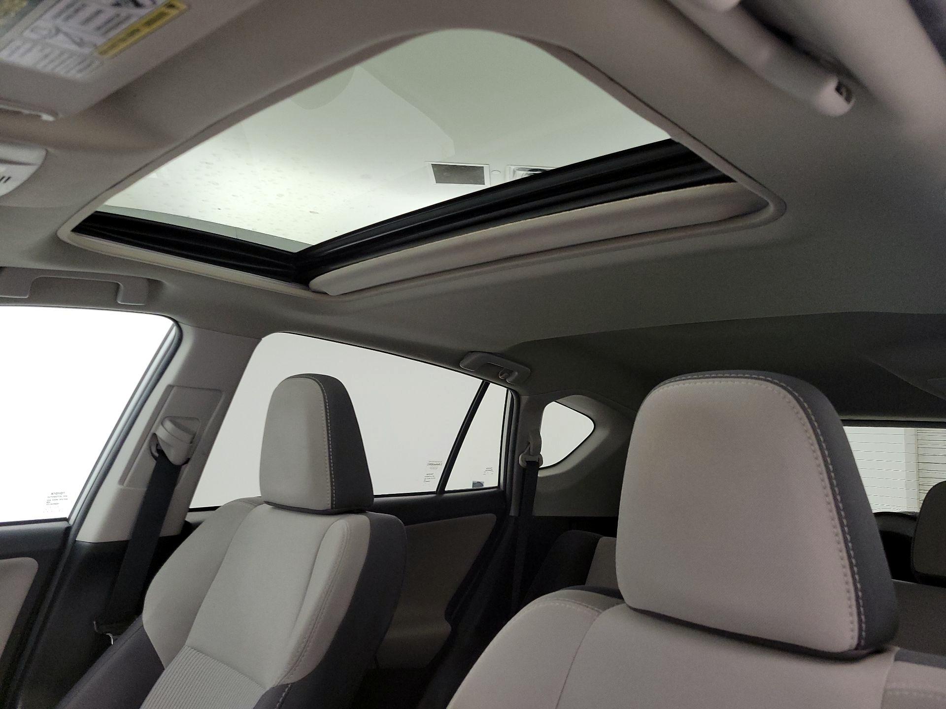 Thumbnail: 2015 Toyota RAV4 - 19