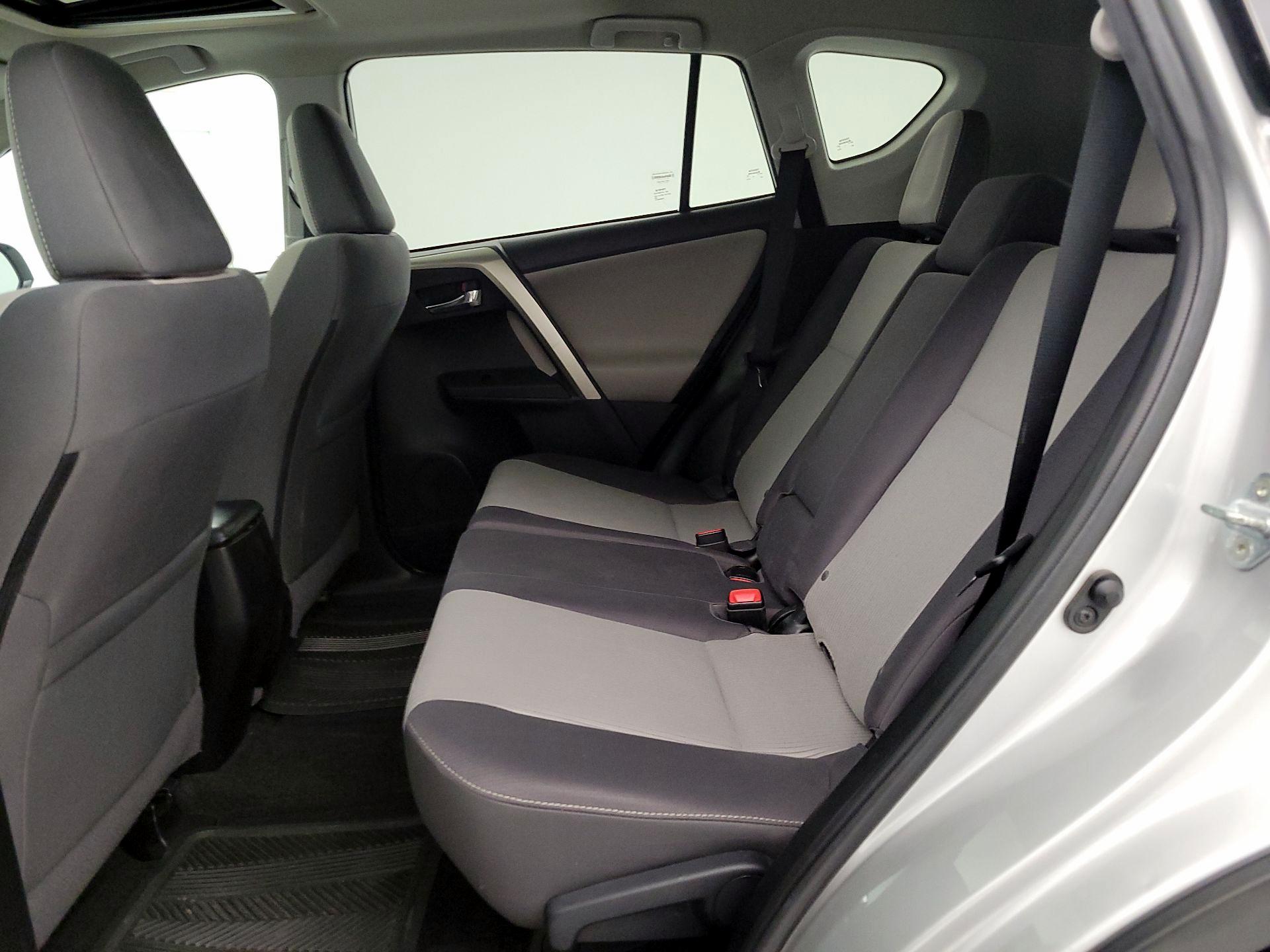 Thumbnail: 2015 Toyota RAV4 - 20