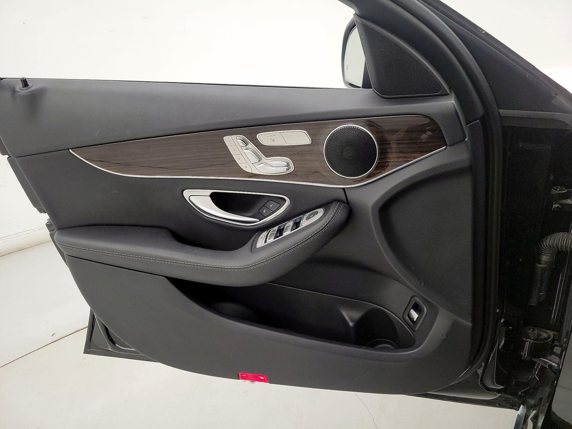 Thumbnail: 2016 Mercedes-Benz C-Class - 12