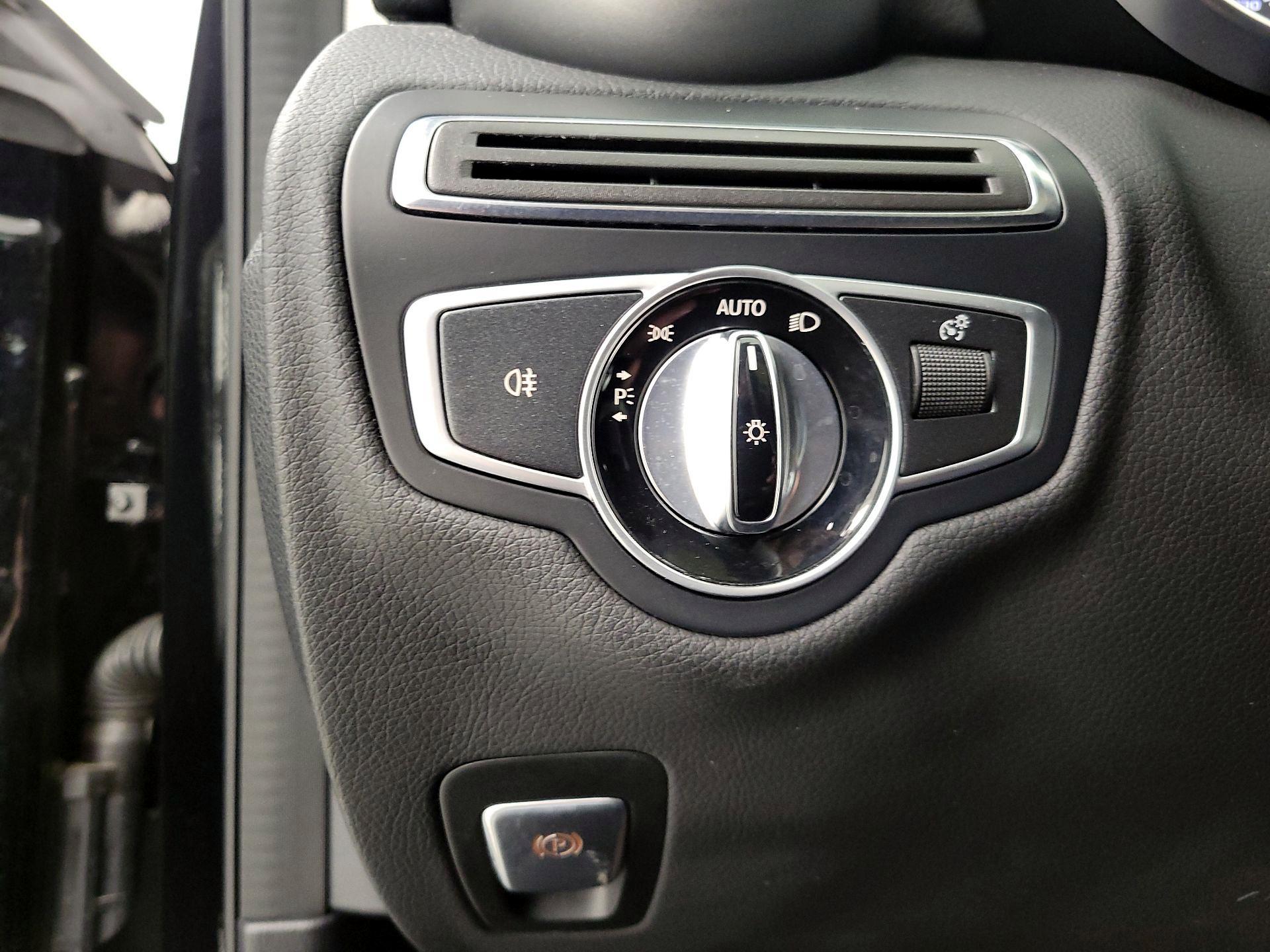 Thumbnail: 2016 Mercedes-Benz C-Class - 13