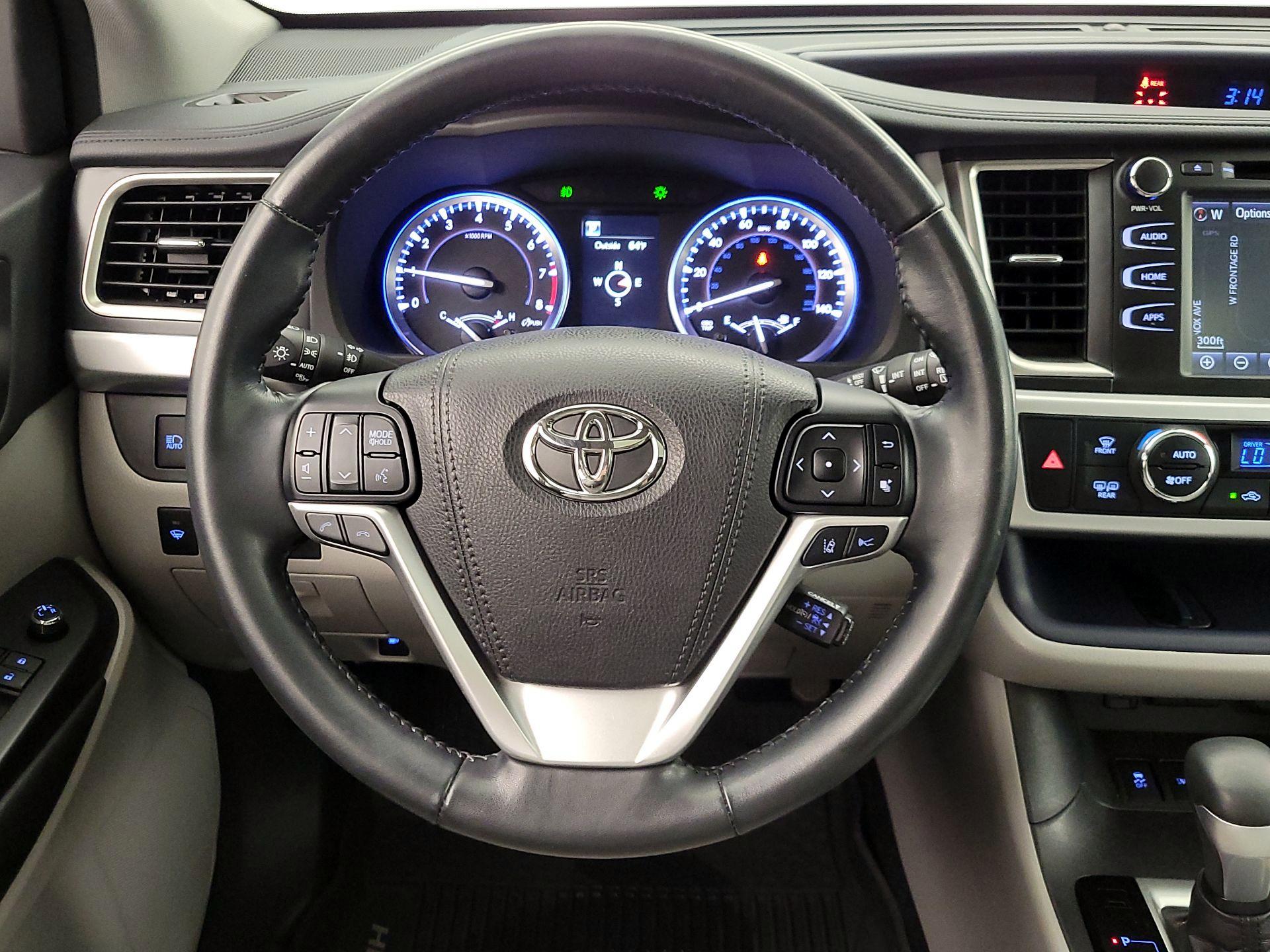 Thumbnail: 2017 Toyota Highlander - 10