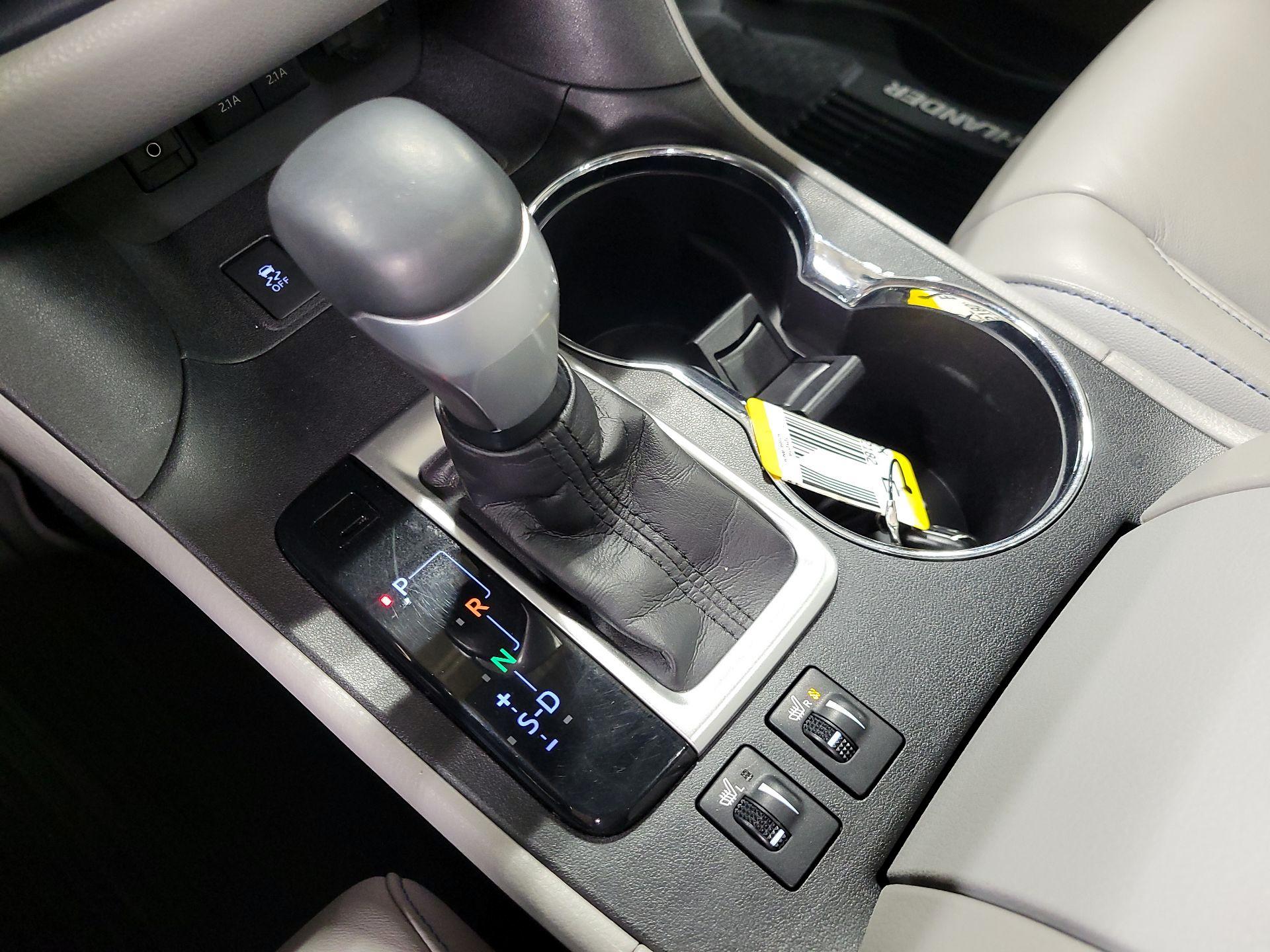 Thumbnail: 2017 Toyota Highlander - 18