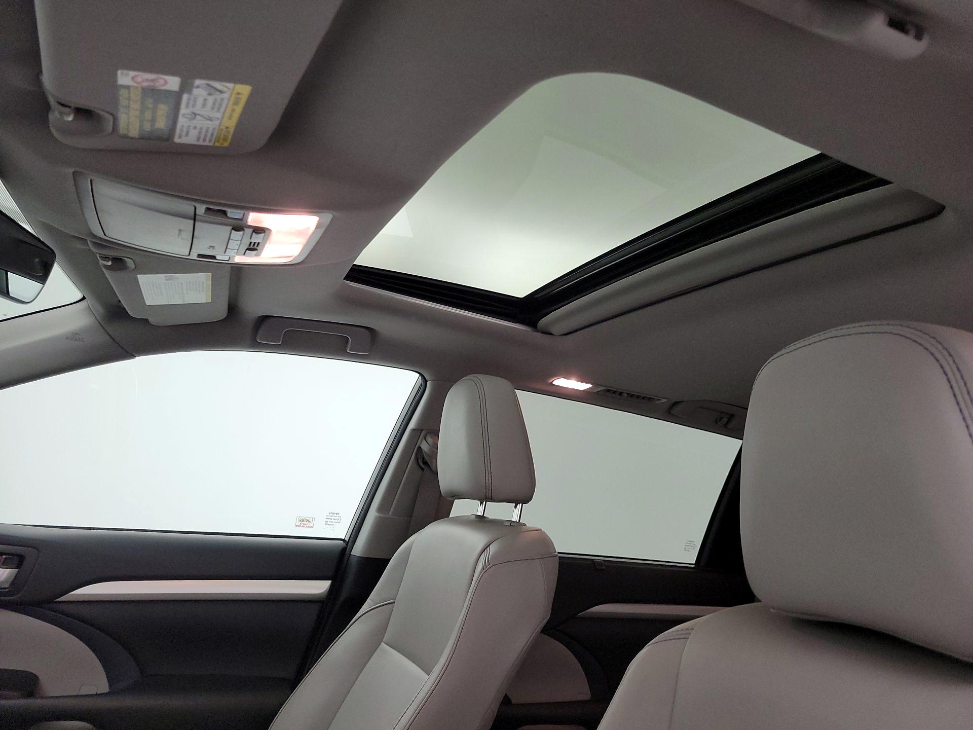 Thumbnail: 2017 Toyota Highlander - 20