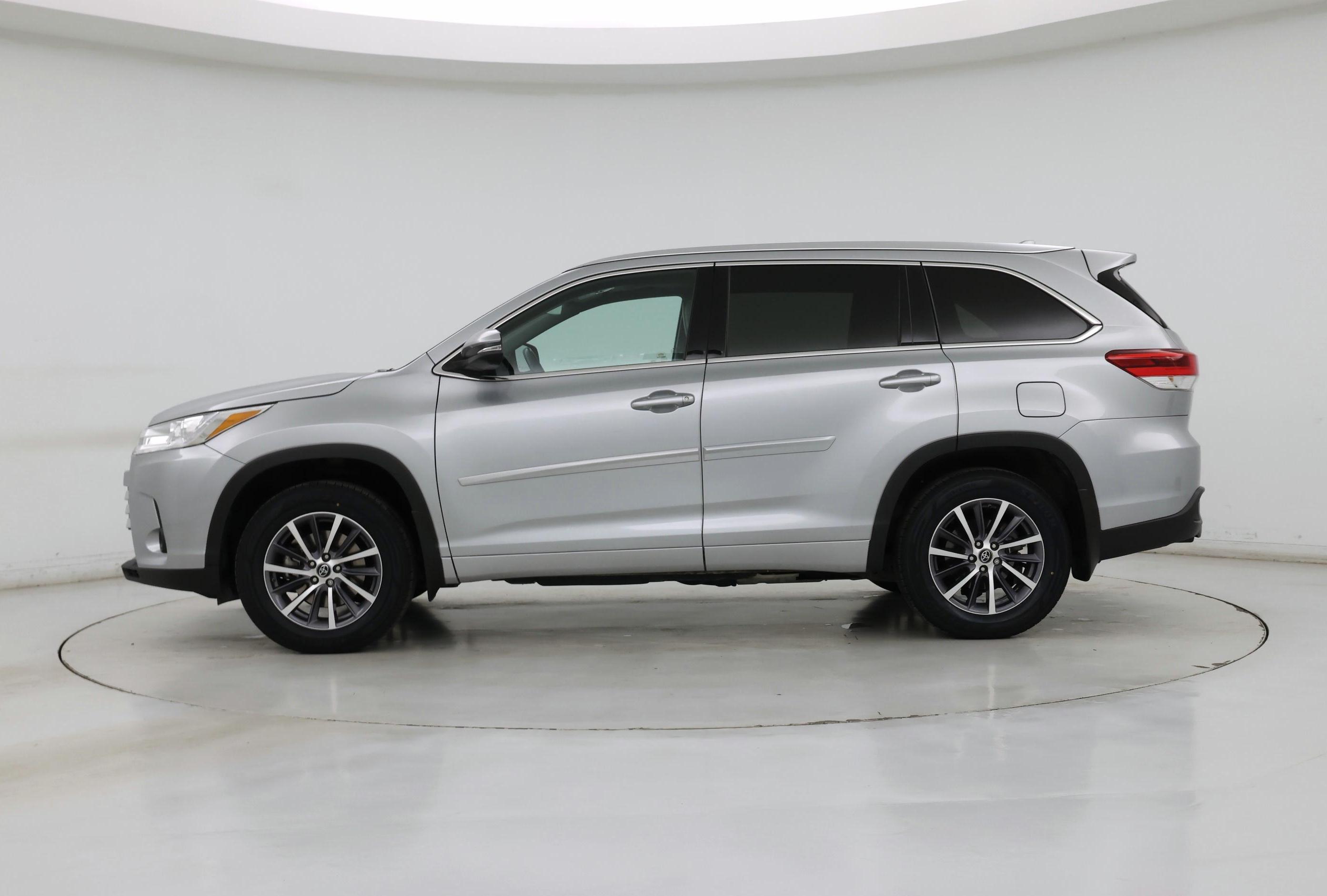 Thumbnail: 2017 Toyota Highlander - 3