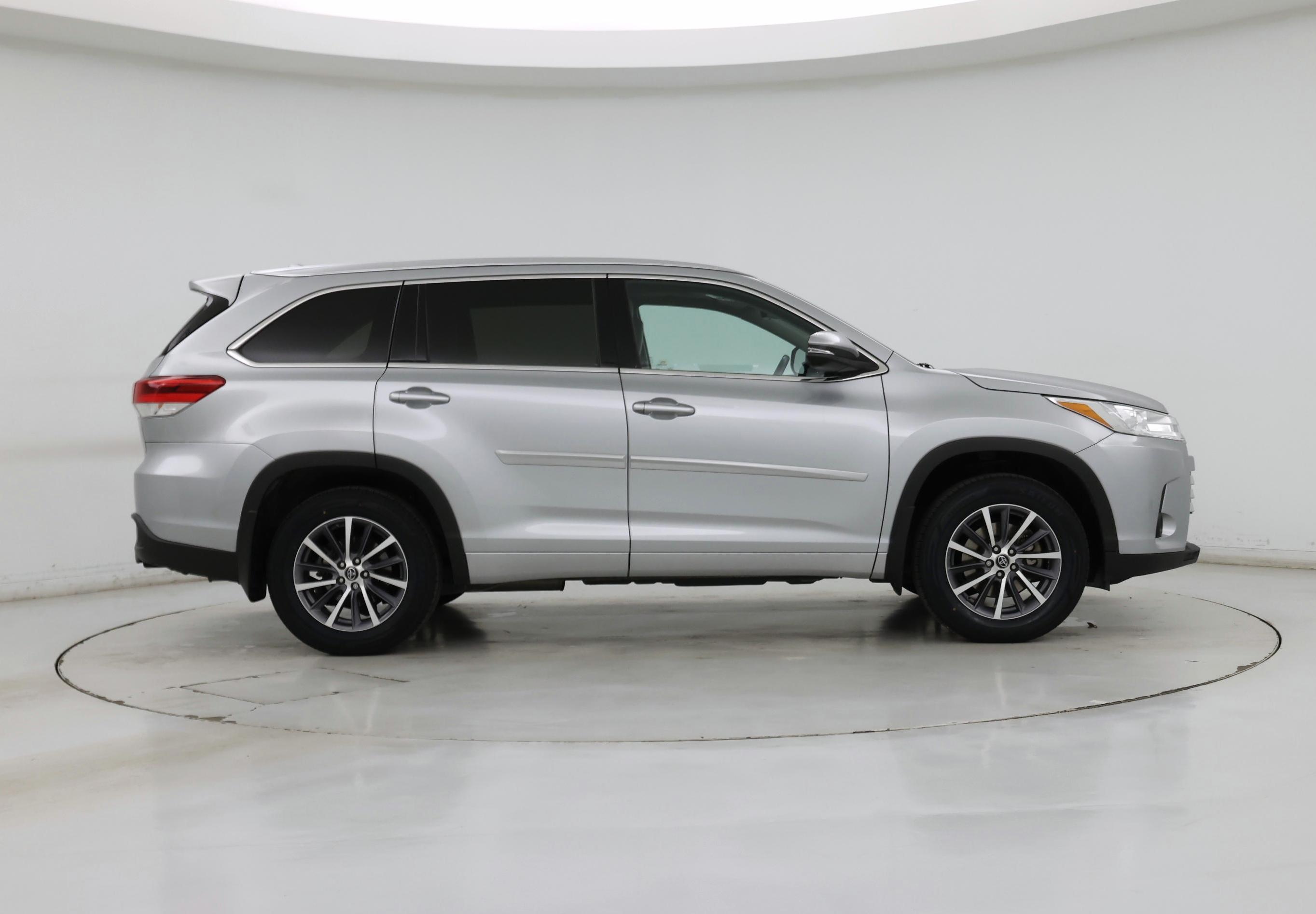 Thumbnail: 2017 Toyota Highlander - 7