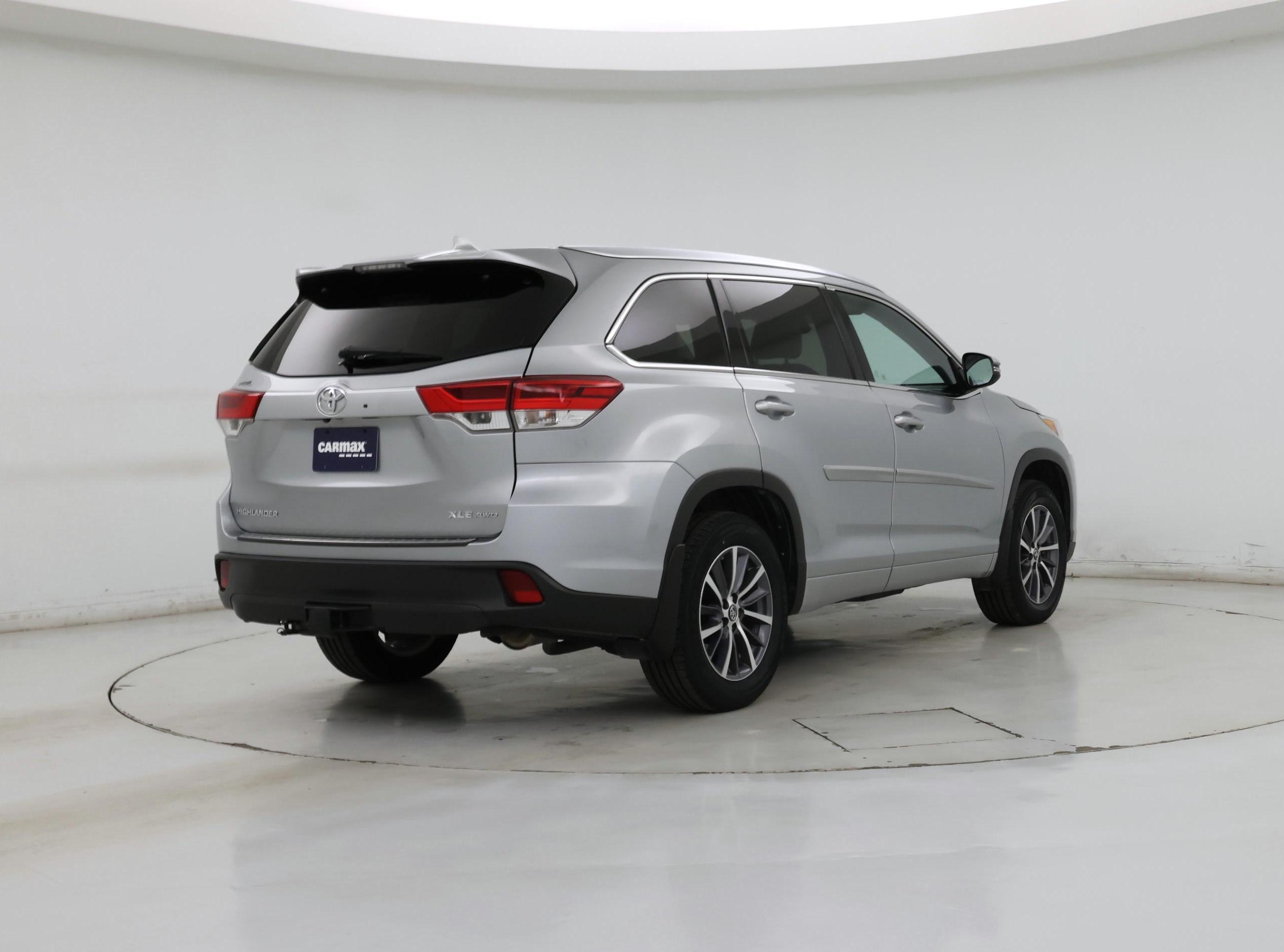 Thumbnail: 2017 Toyota Highlander - 8